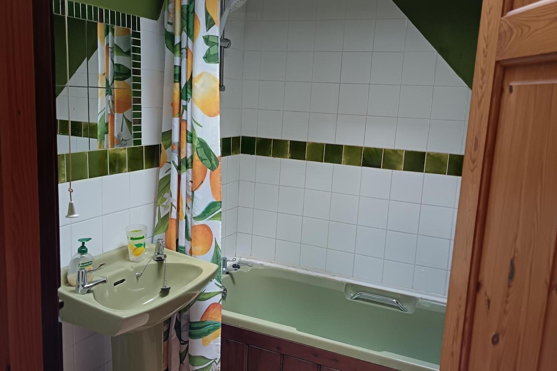 Inviting 2-Bed Cottage in Newcastle Emlyn