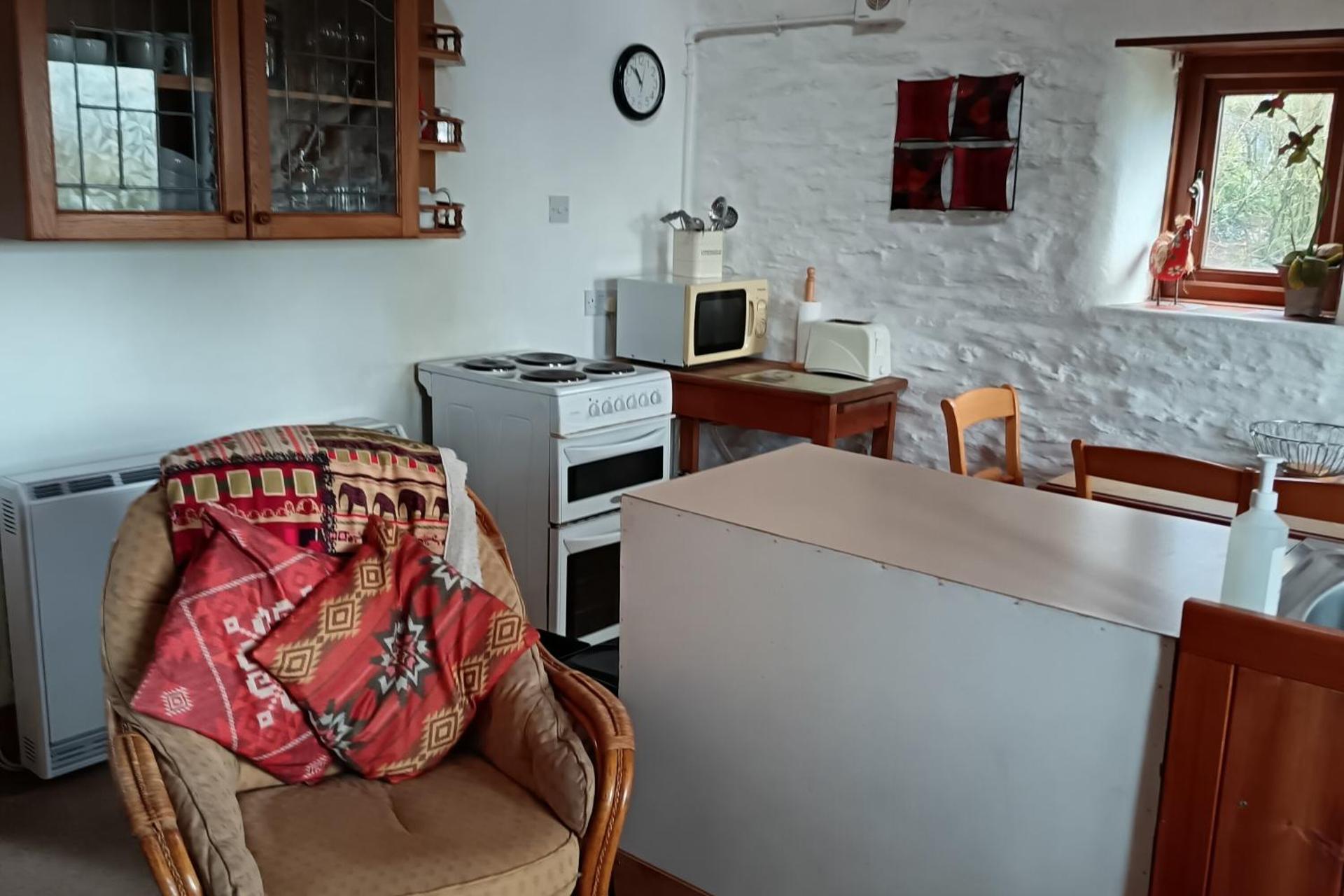 Inviting 2-Bed Cottage in Newcastle Emlyn