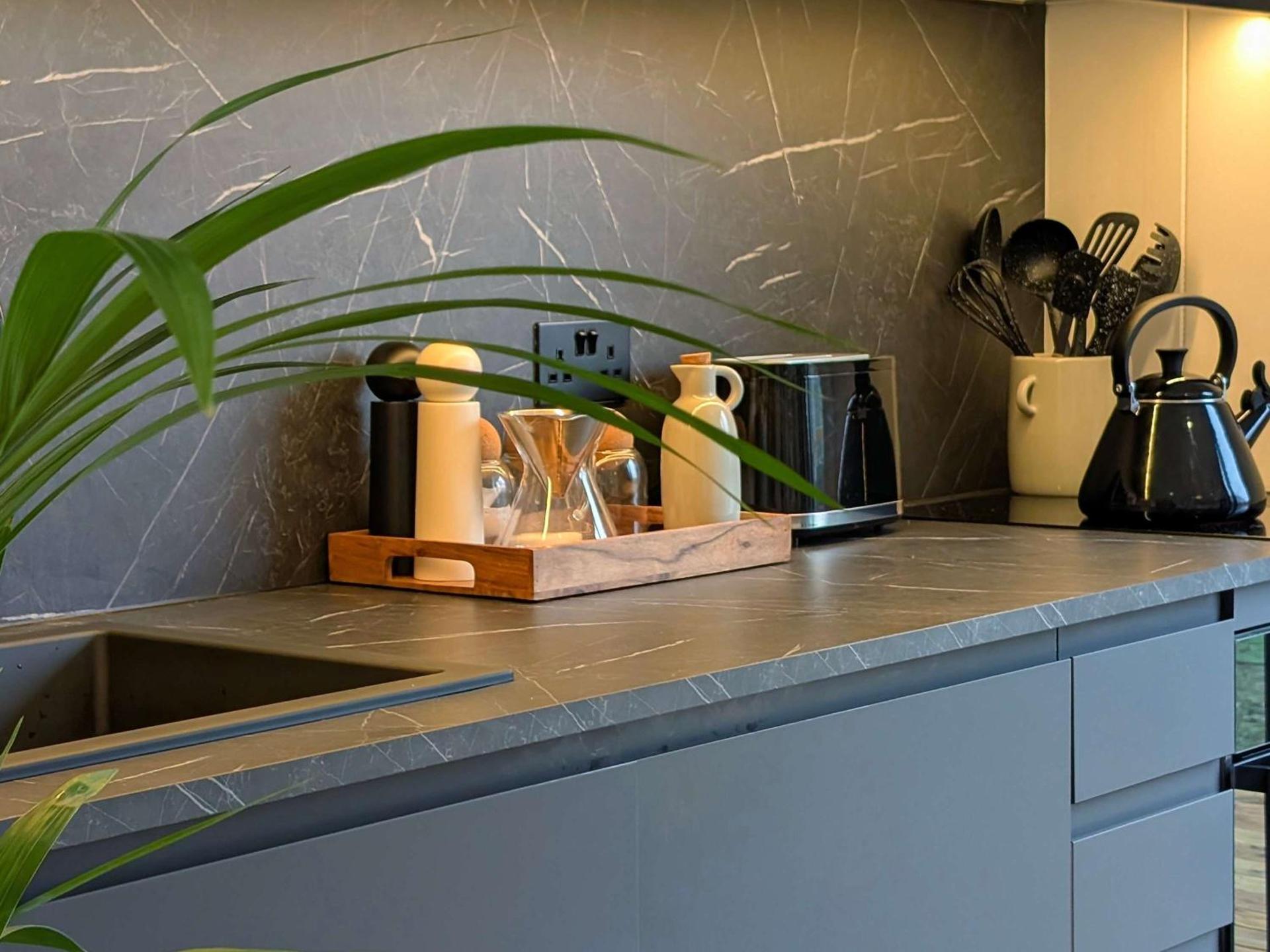 Heron - Luxurious Off-Grid Eco Cabin with River views