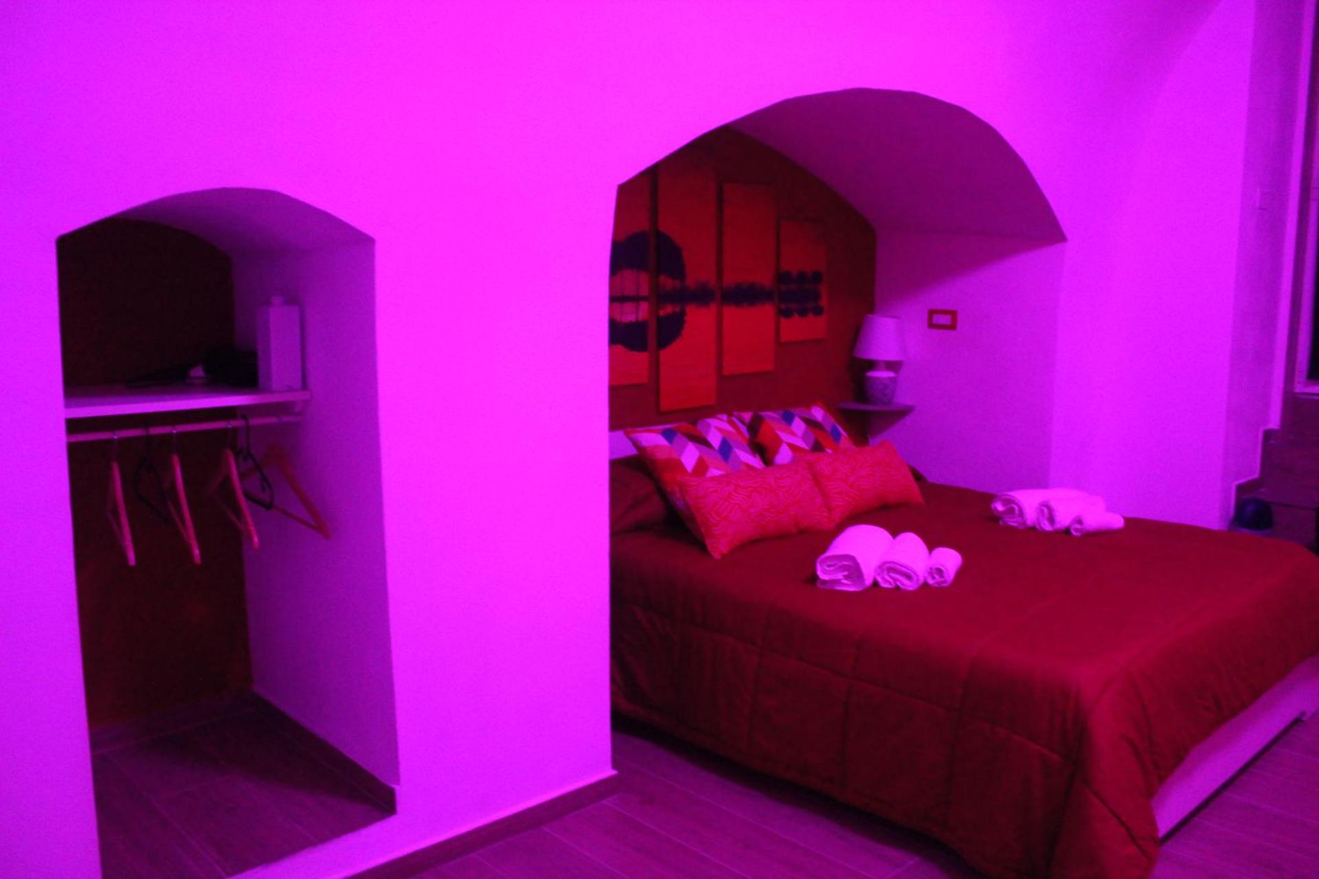 Le Segrete del pozzo 80's Room