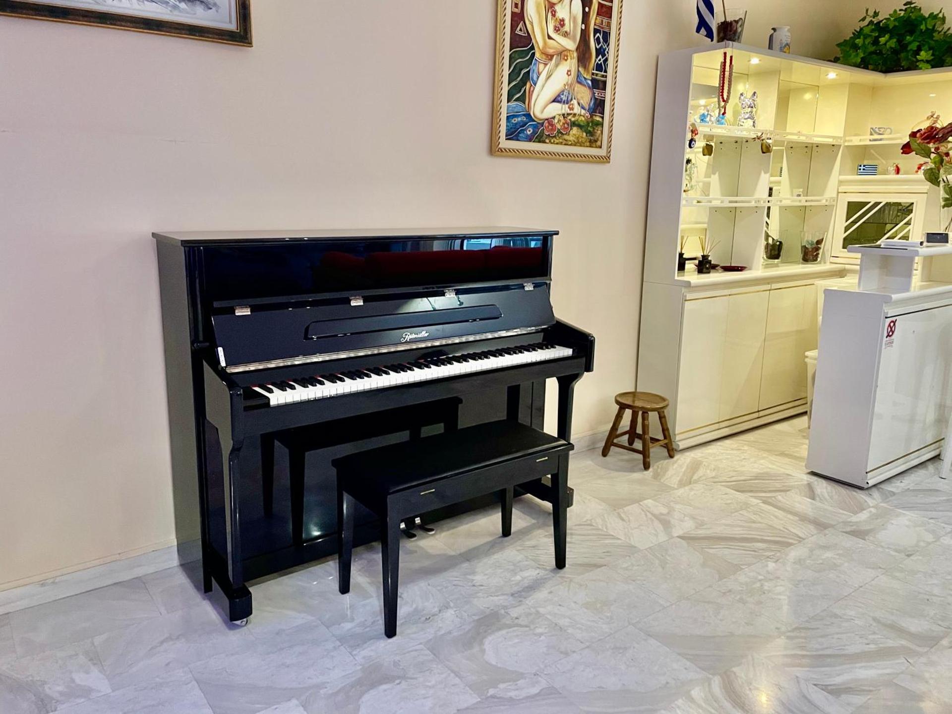 Flisvos Elite Seafront Luxury Apartment