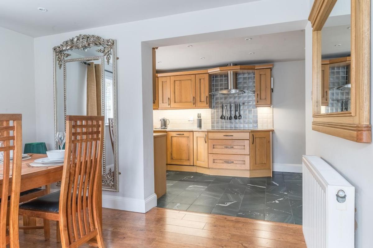 Riverside Cottage 6 guests 4 adults max hot tub