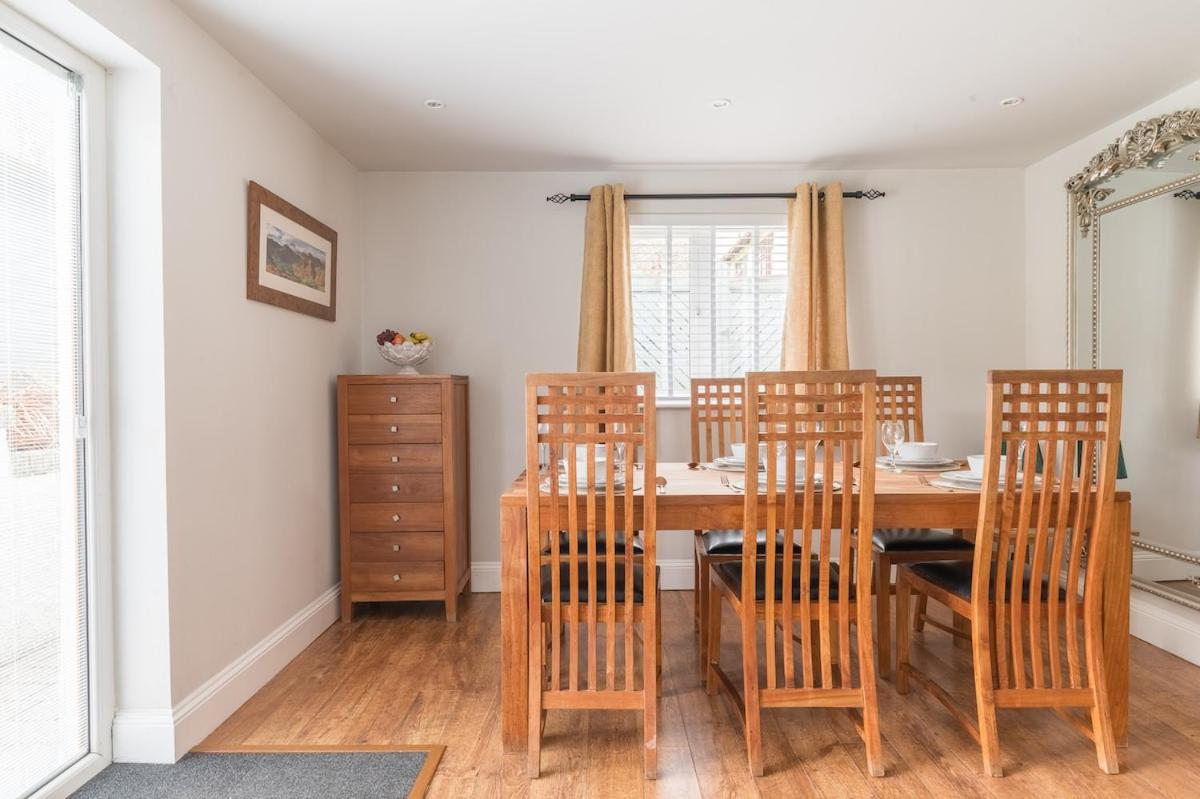 Riverside Cottage 6 guests 4 adults max hot tub