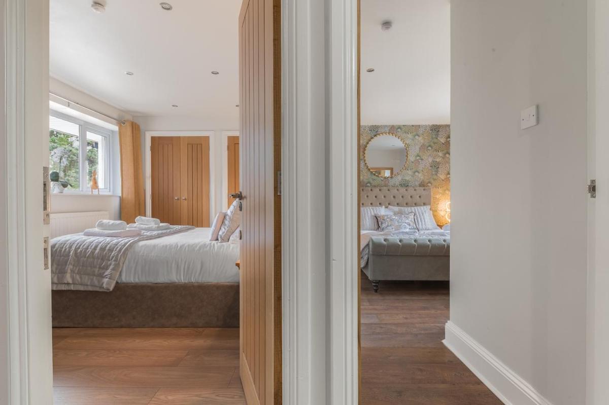 Riverside Cottage 6 guests 4 adults max hot tub