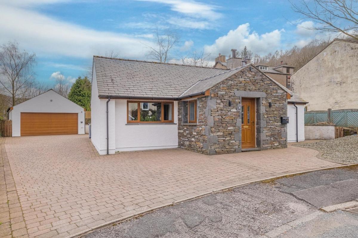 Riverside Cottage 6 guests 4 adults max hot tub