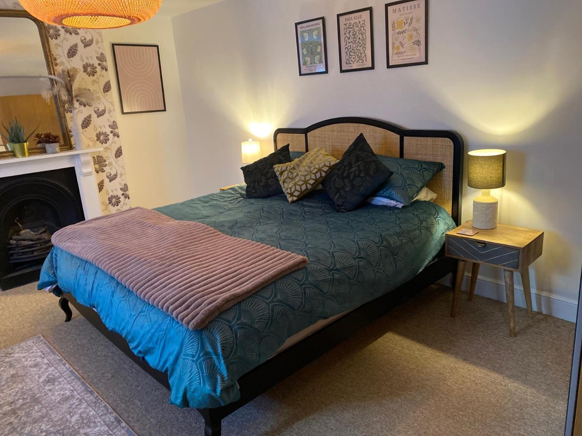 Boutique Putney Riverside Apartment