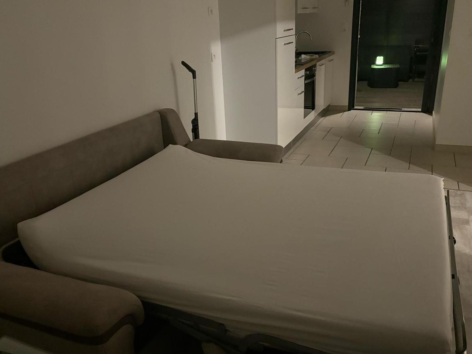 Appart'hotel61 OFFRE D'OUVERTURE Au pied de tous commerces & commodités ainsi que marché mercredi & samedi