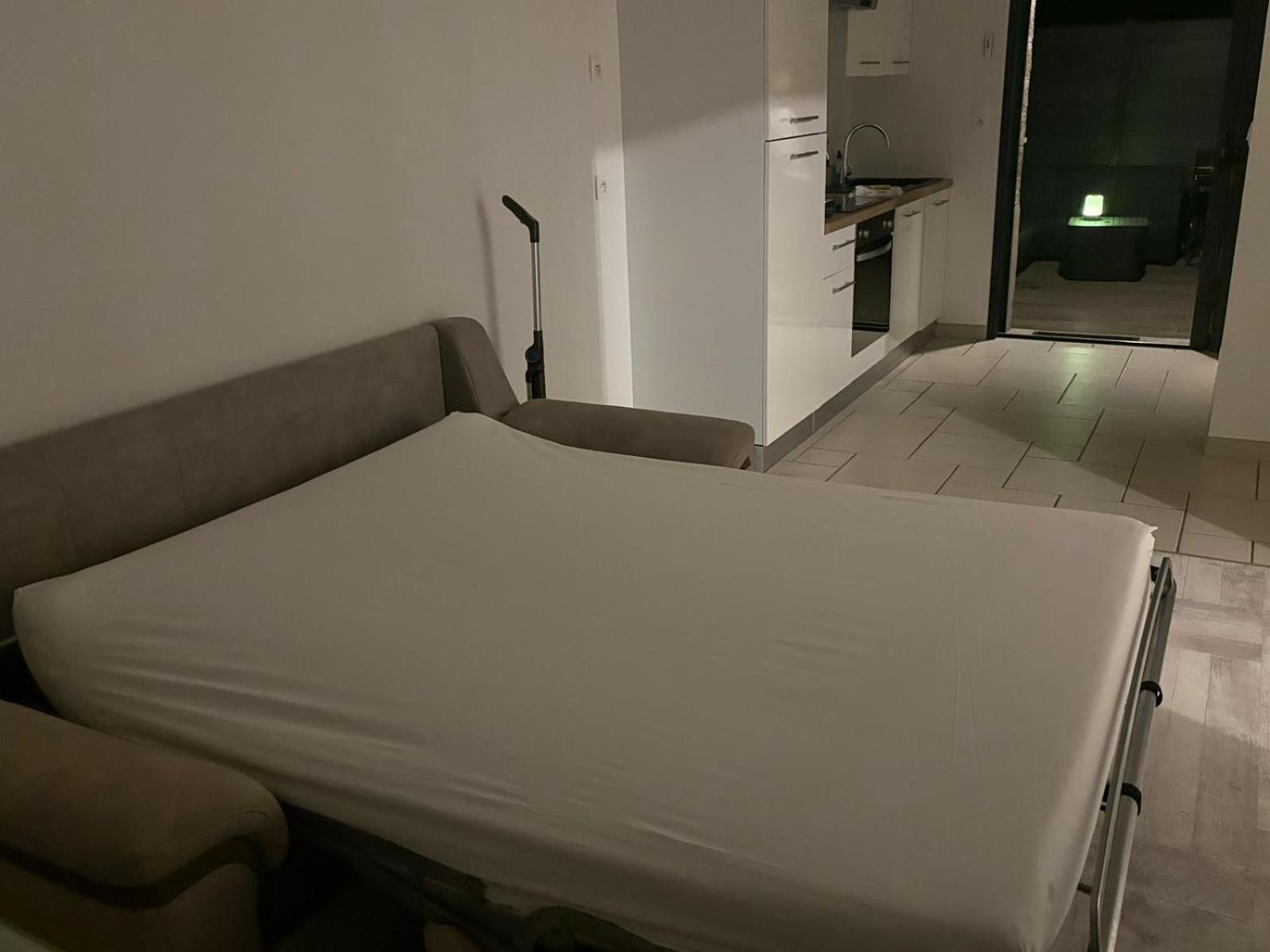 Appart'hotel61 OFFRE D'OUVERTURE Au pied de tous commerces & commodités ainsi que marché mercredi & samedi