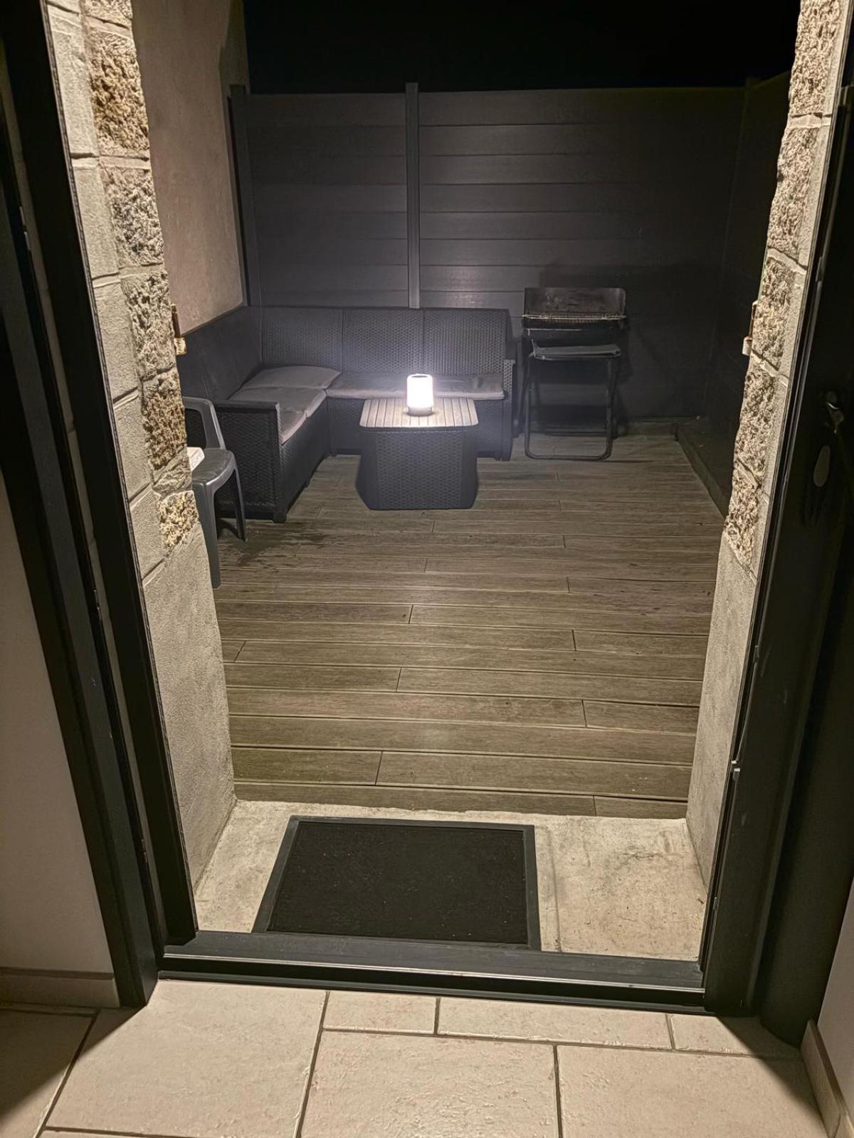 Appart'hotel61 OFFRE D'OUVERTURE Au pied de tous commerces & commodités ainsi que marché mercredi & samedi