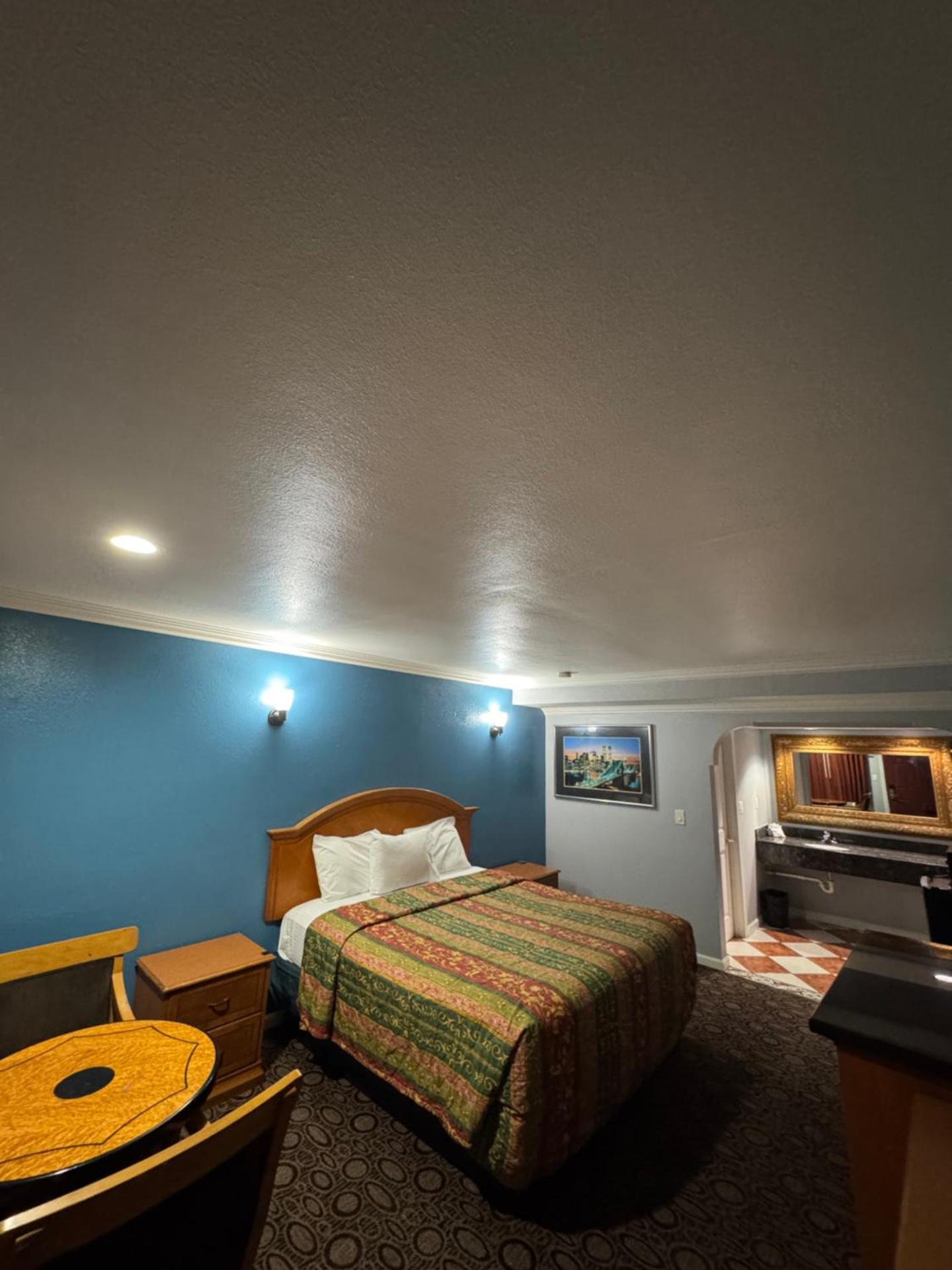Sunset Inn & Suites