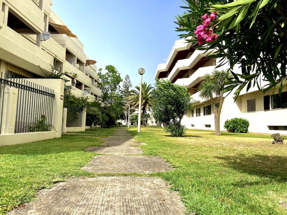 NOVO! Apartamento junto à praia com piscina