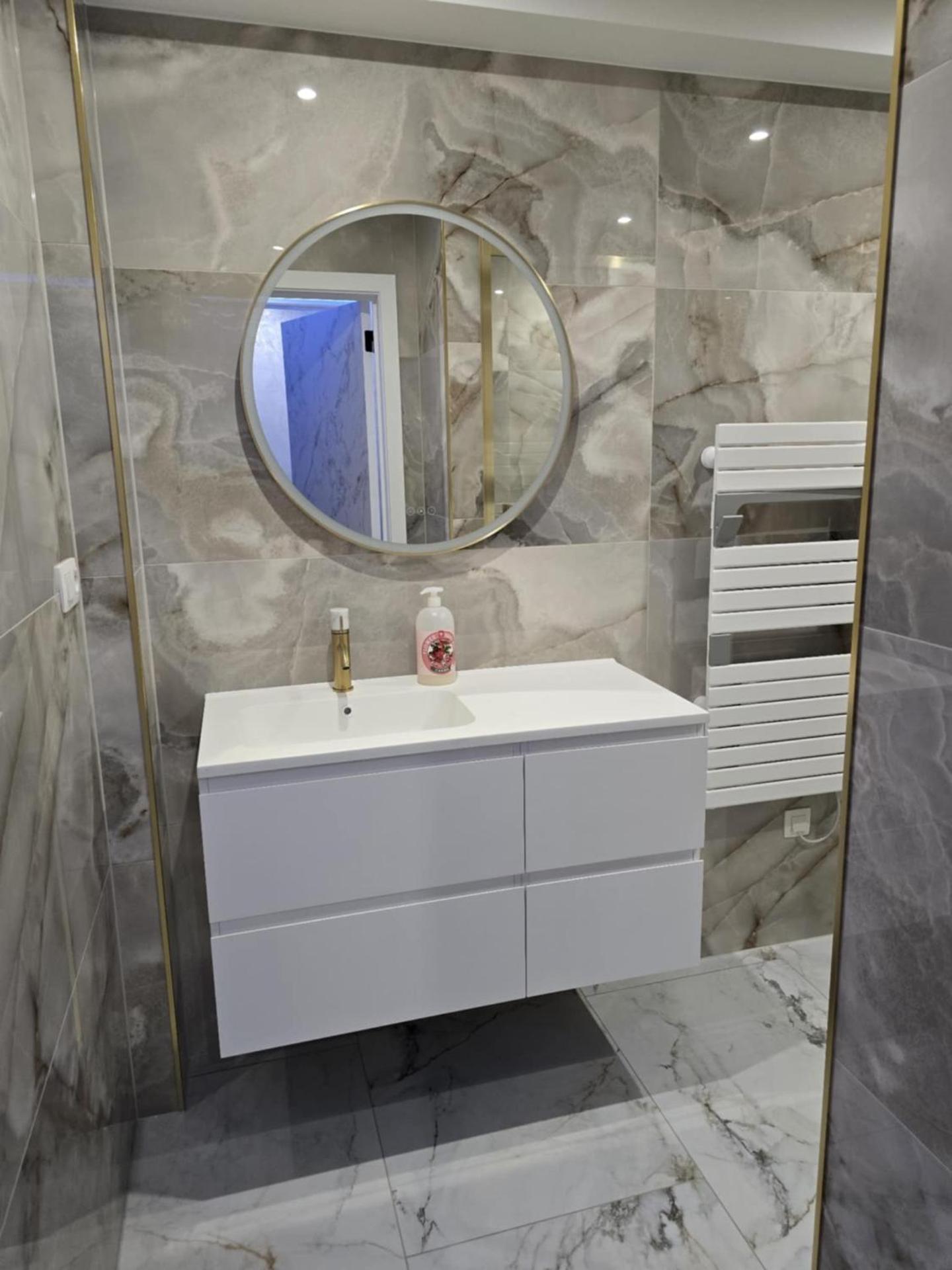 Zeezicht, volledig gerenoveerd luxe appartement