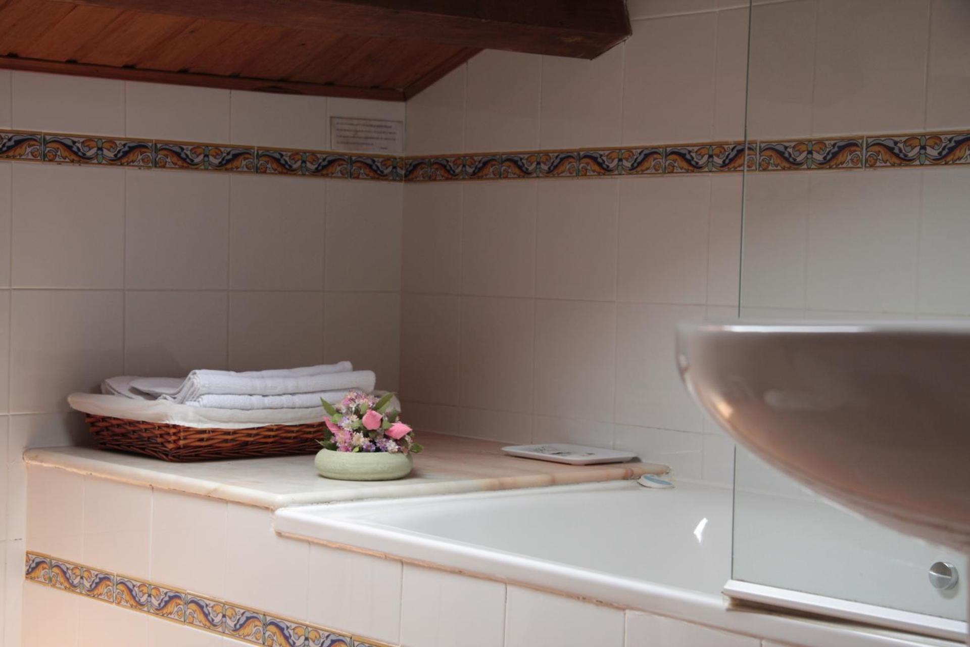 Hotel "Posada Finca EL SOLAR de Galizano " -Bocatería- Gintonic- Bar -Terraza panorámica