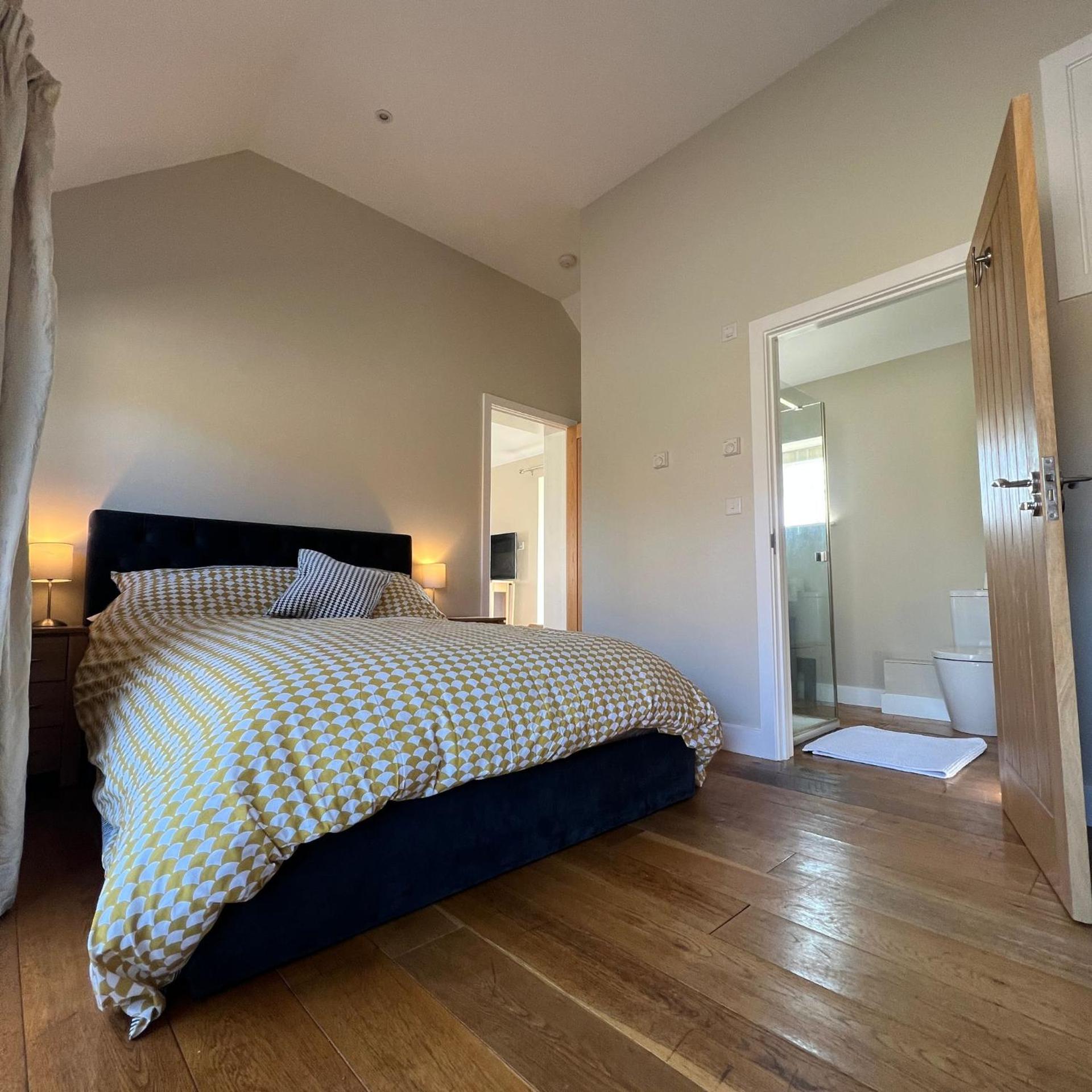 Little Park Farm Queen Anne Farmhouse & Apartments