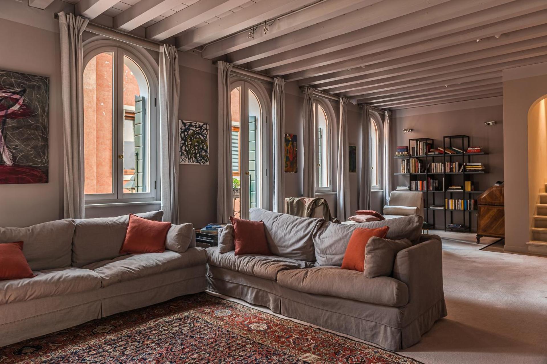 Communal lounge/ TV room