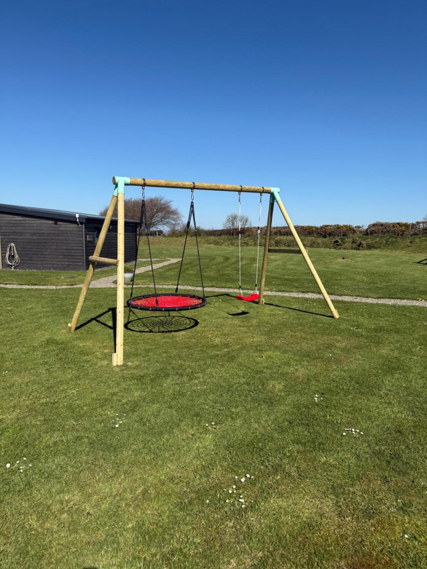 MAESLLAN CABINS - 'Golwg Y Mor'