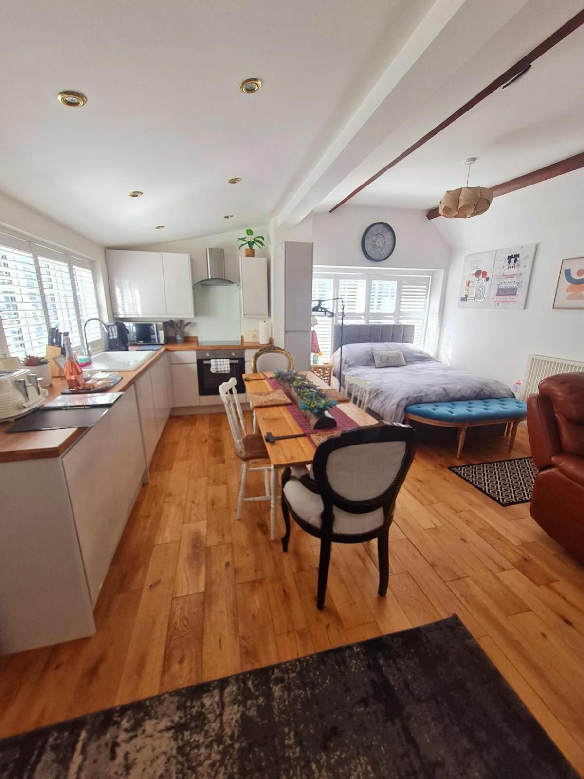 Stylish Open Plan Guest House 400sq ft Rutland