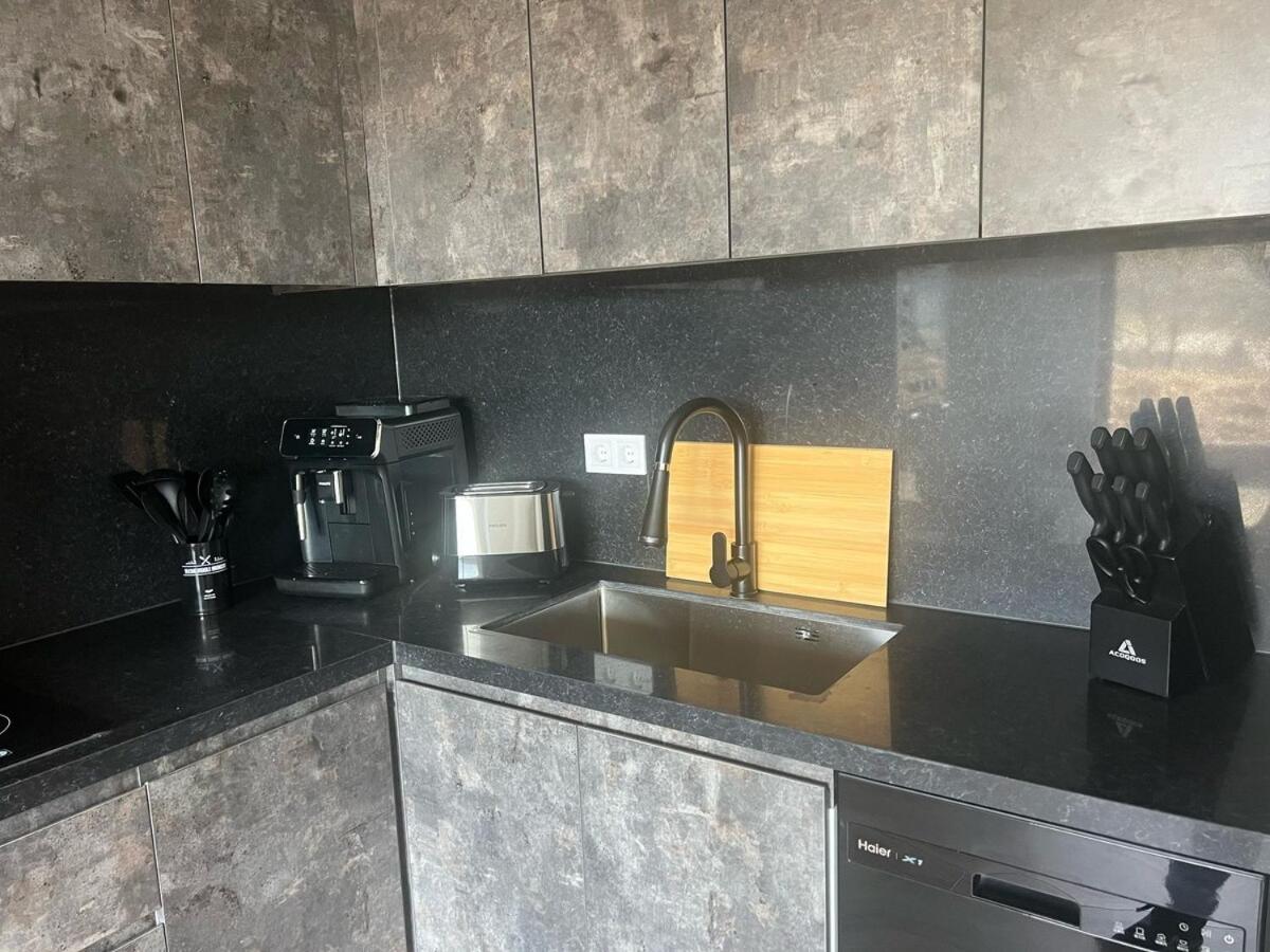 Moderne Neubau Wohnung mit Terasse