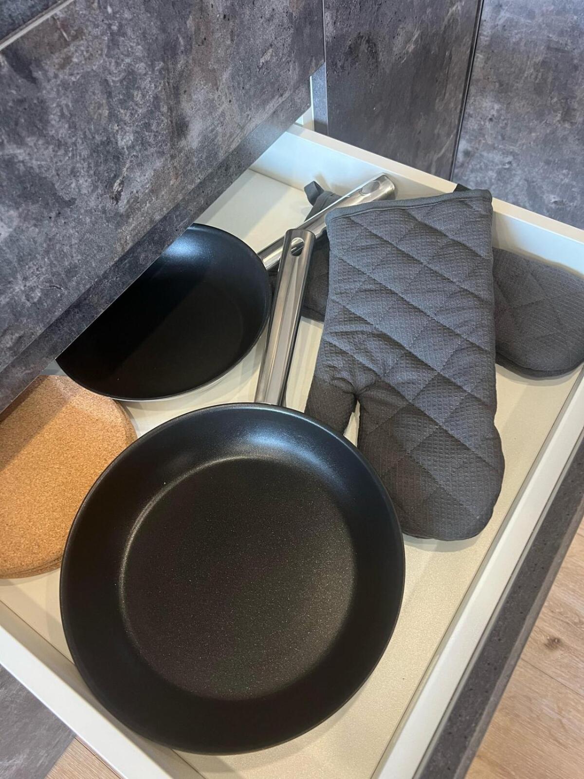 Moderne Neubau Wohnung mit Terasse