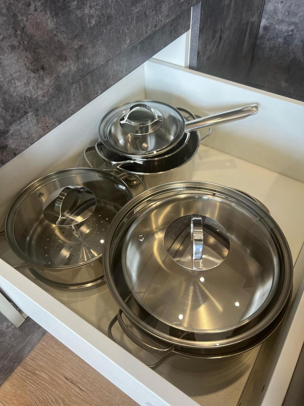 Moderne Neubau Wohnung mit Terasse