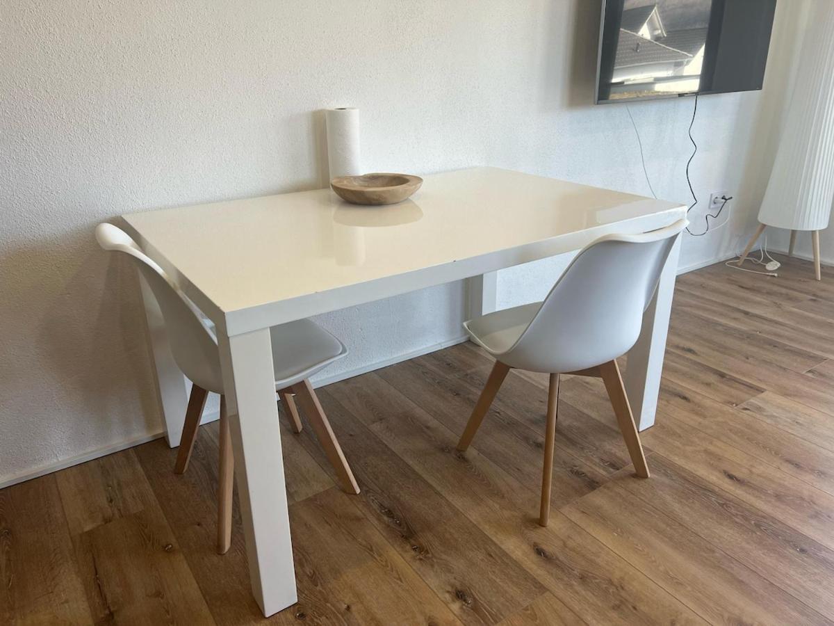 Moderne Neubau Wohnung mit Terasse