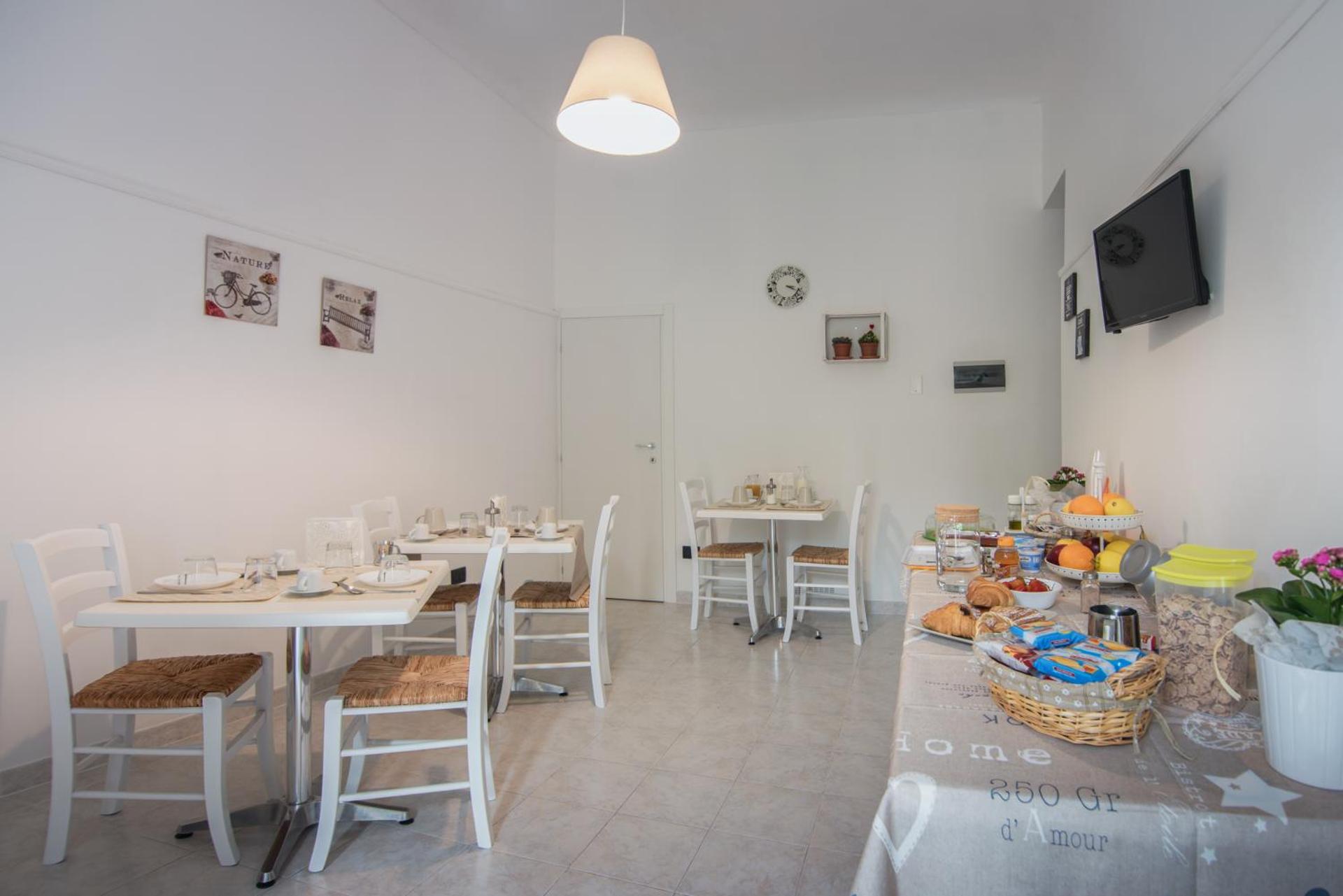 Communal lounge/ TV room