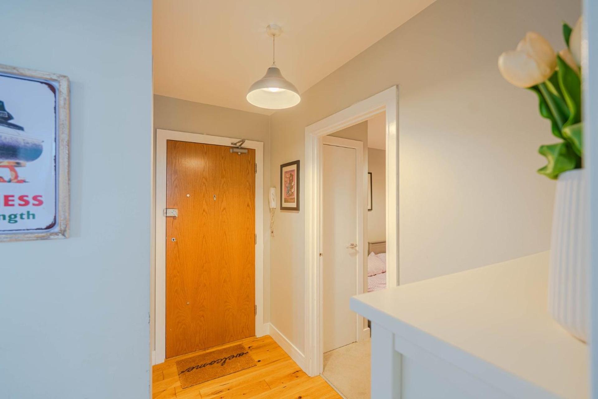 Stunning Bright Two Bedroom Apartment In Southbourne