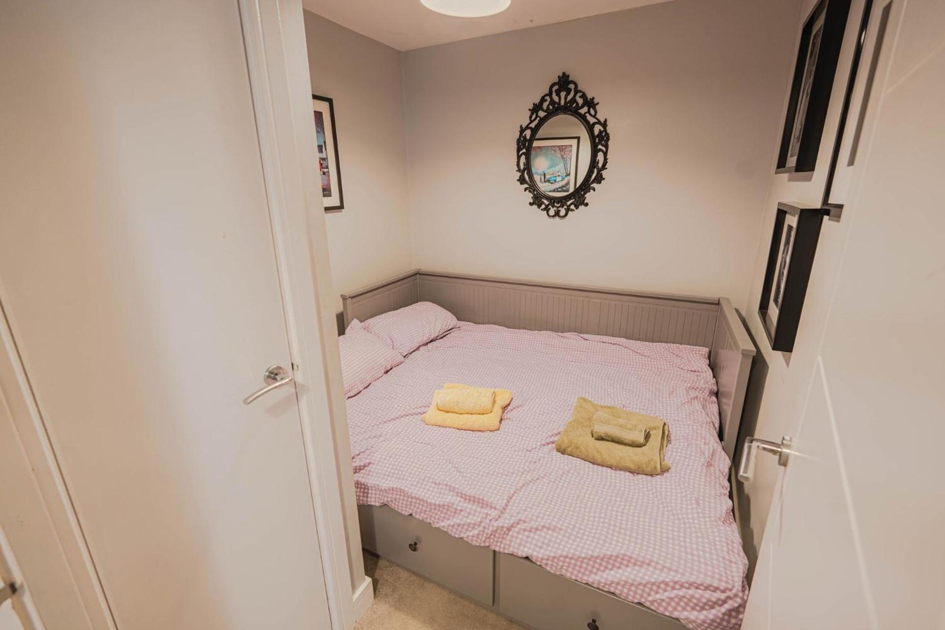 Stunning Bright Two Bedroom Apartment In Southbourne