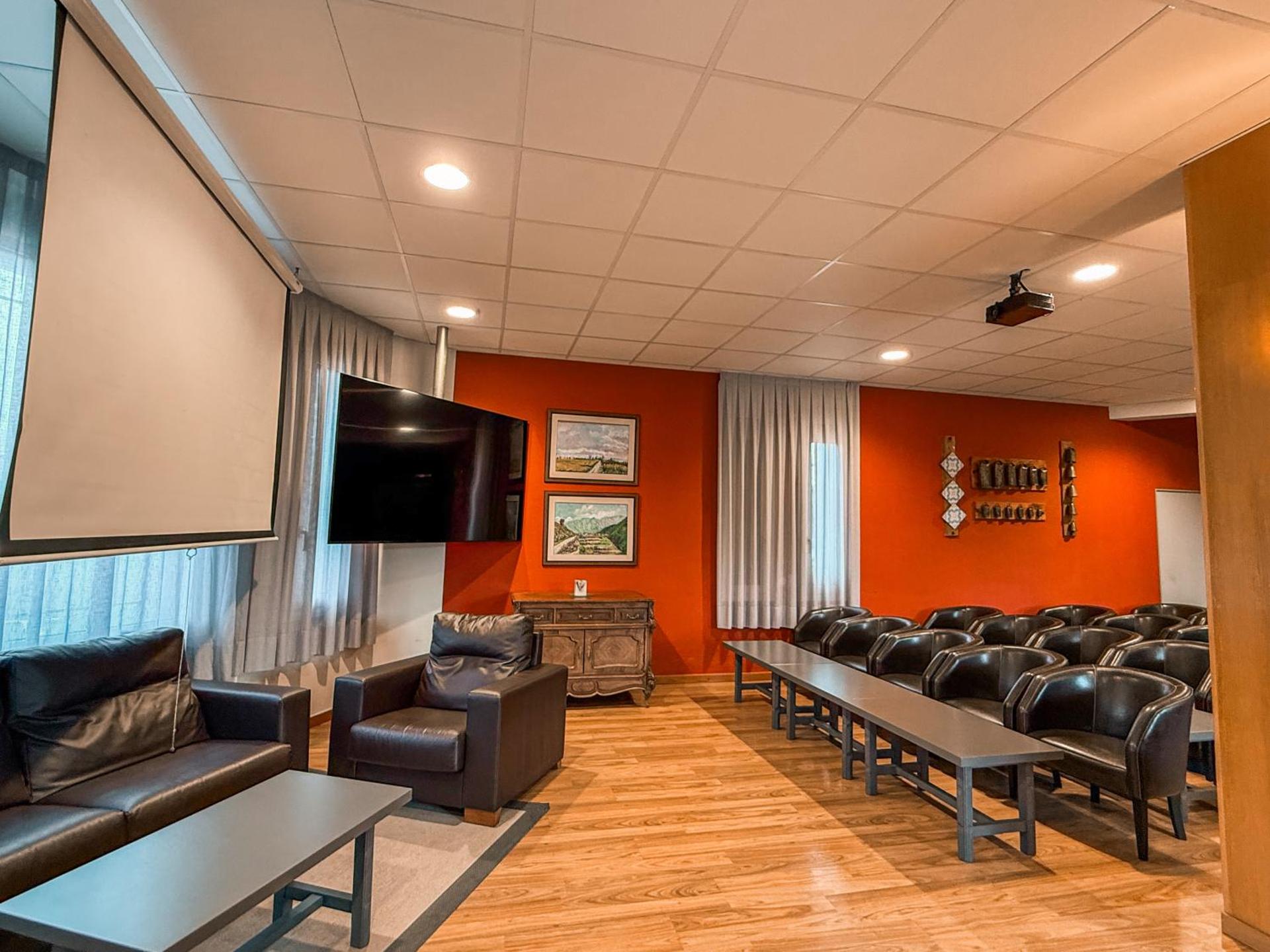 Communal lounge/ TV room