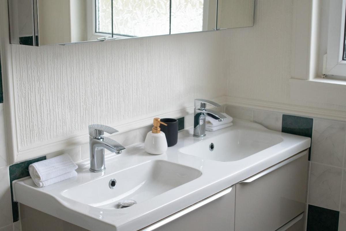 Spacious 3 Bed Terrace with Large Kitchen Diner