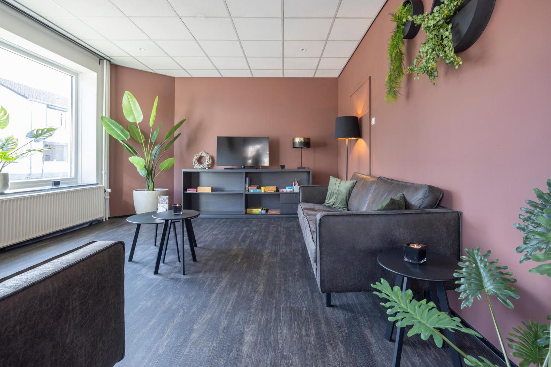 Communal lounge/ TV room