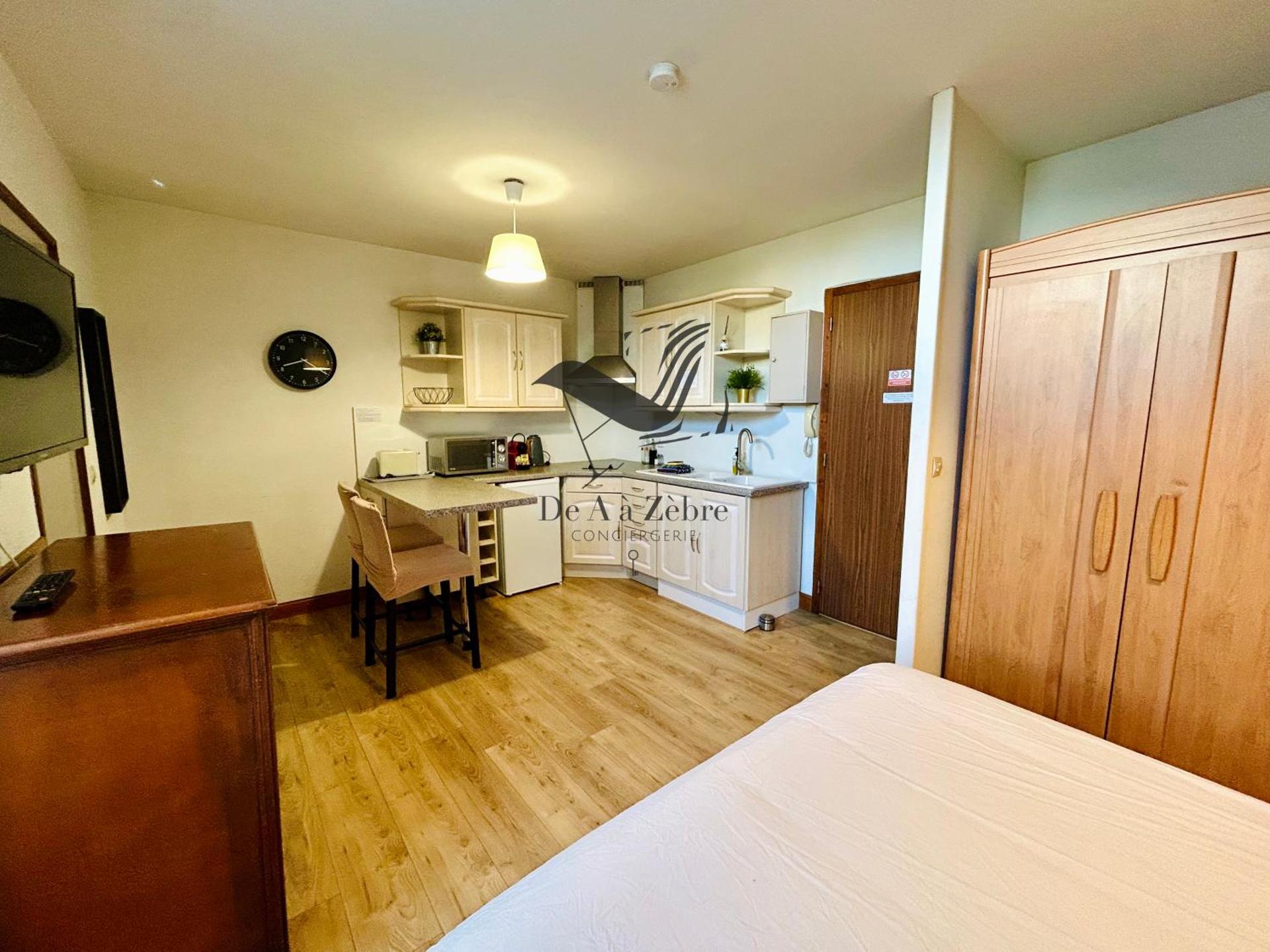 L'Authentique - Situé en face des thermes et tout proche du coeur de ville