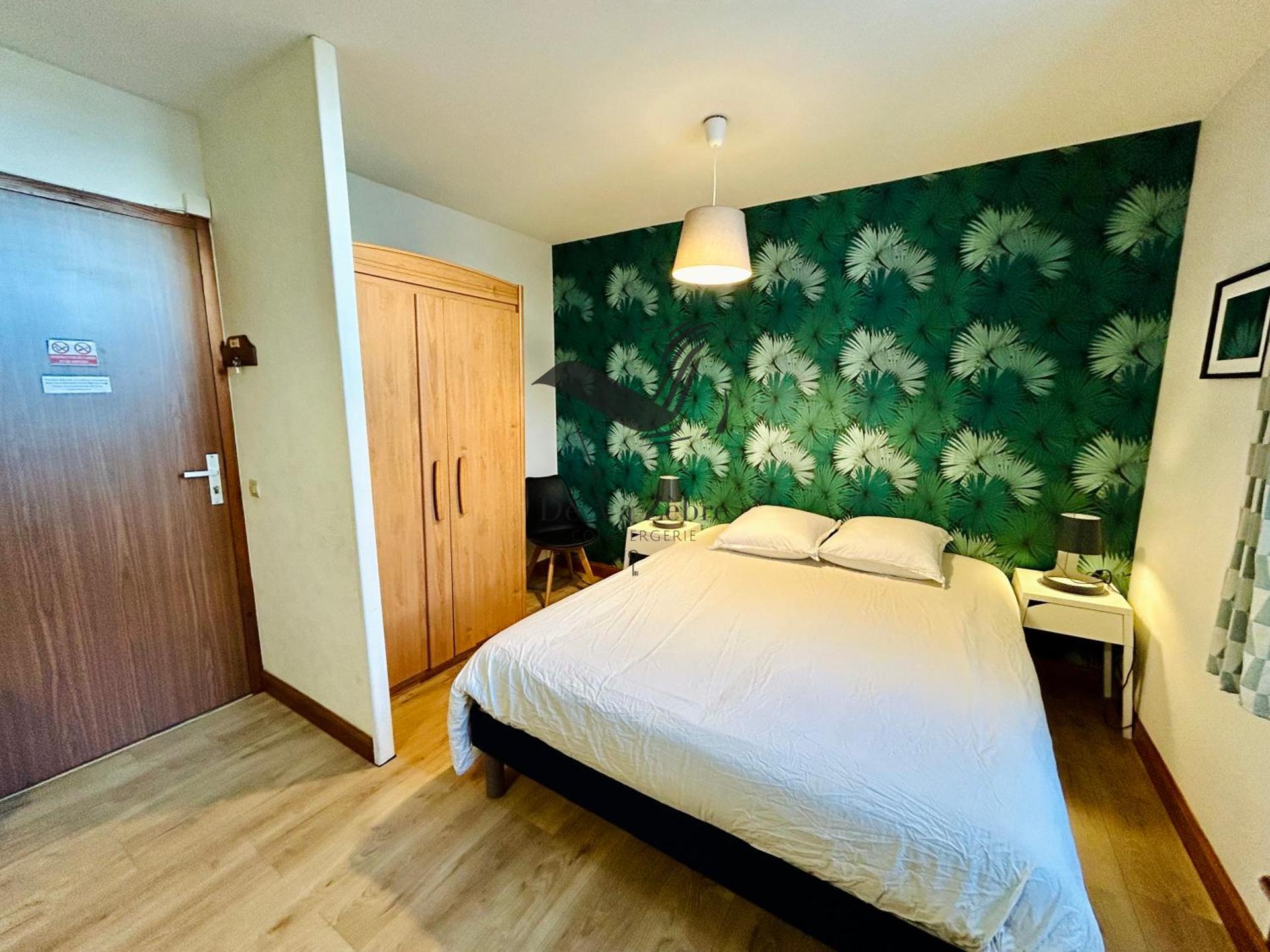 L'Authentique - Situé en face des thermes et tout proche du coeur de ville