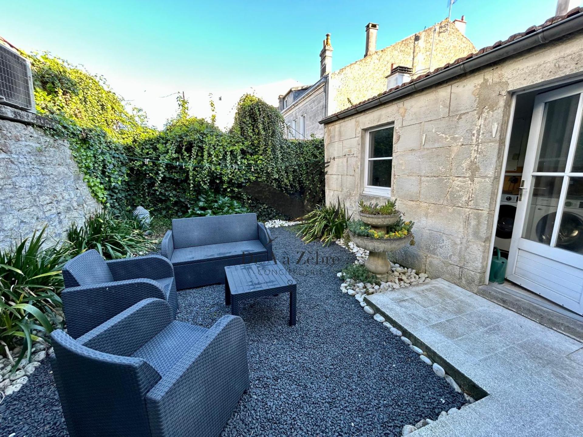 L'Authentique - Situé en face des thermes et tout proche du coeur de ville