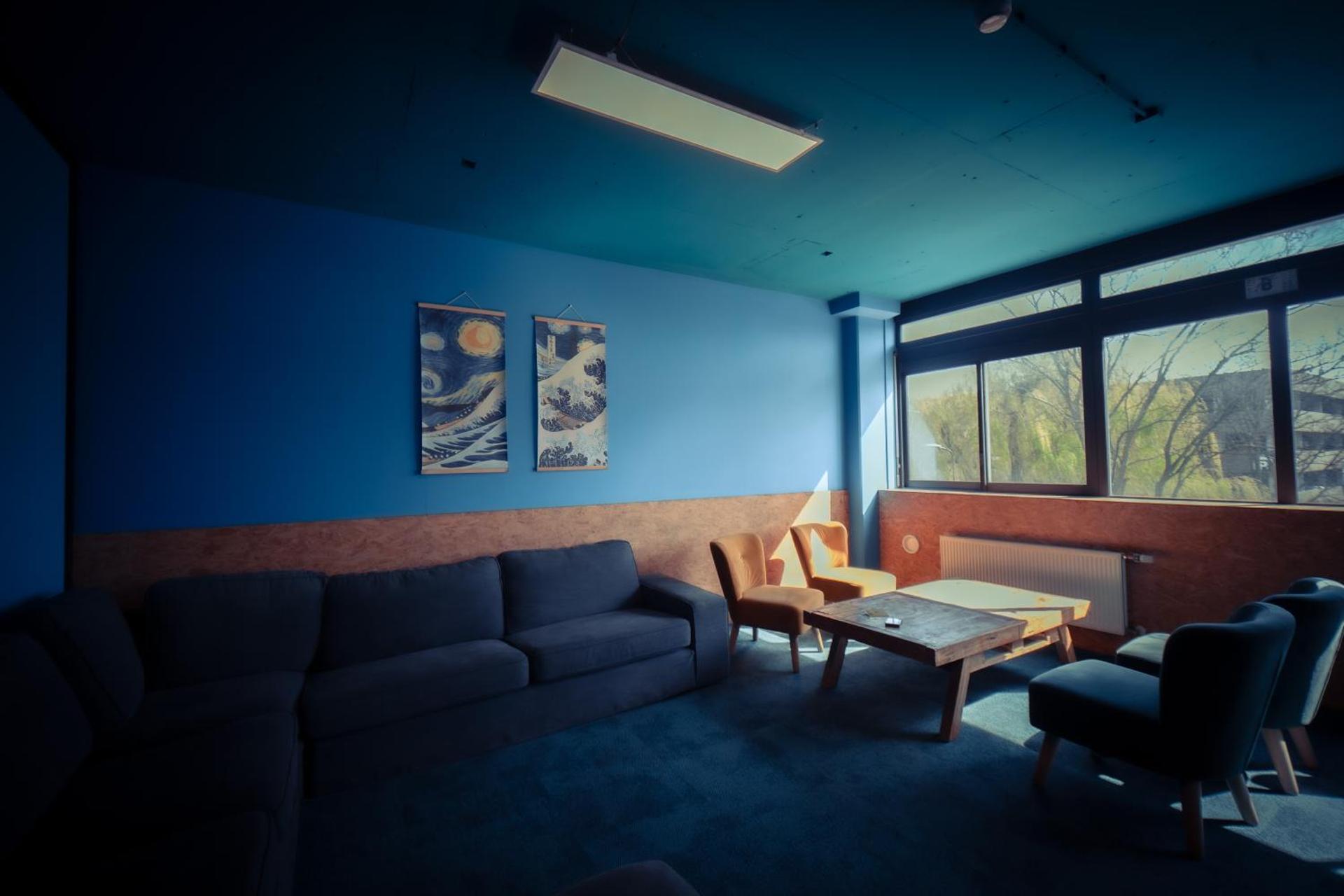 Communal lounge/ TV room