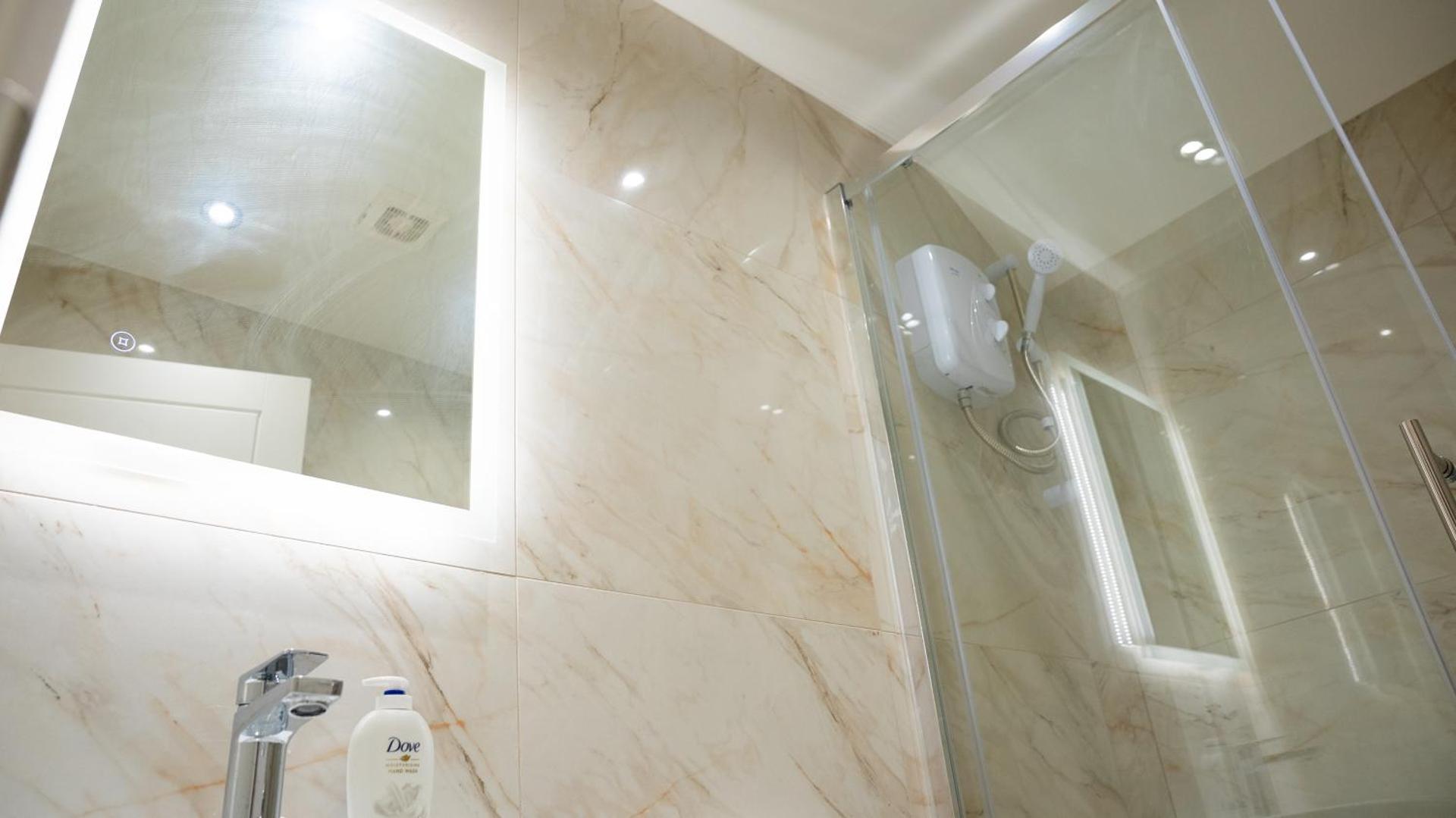 Prestige Stays Cardiff Modern 1-Bed Apartment near City Centre Wi-Fi & Lockbox Check-In