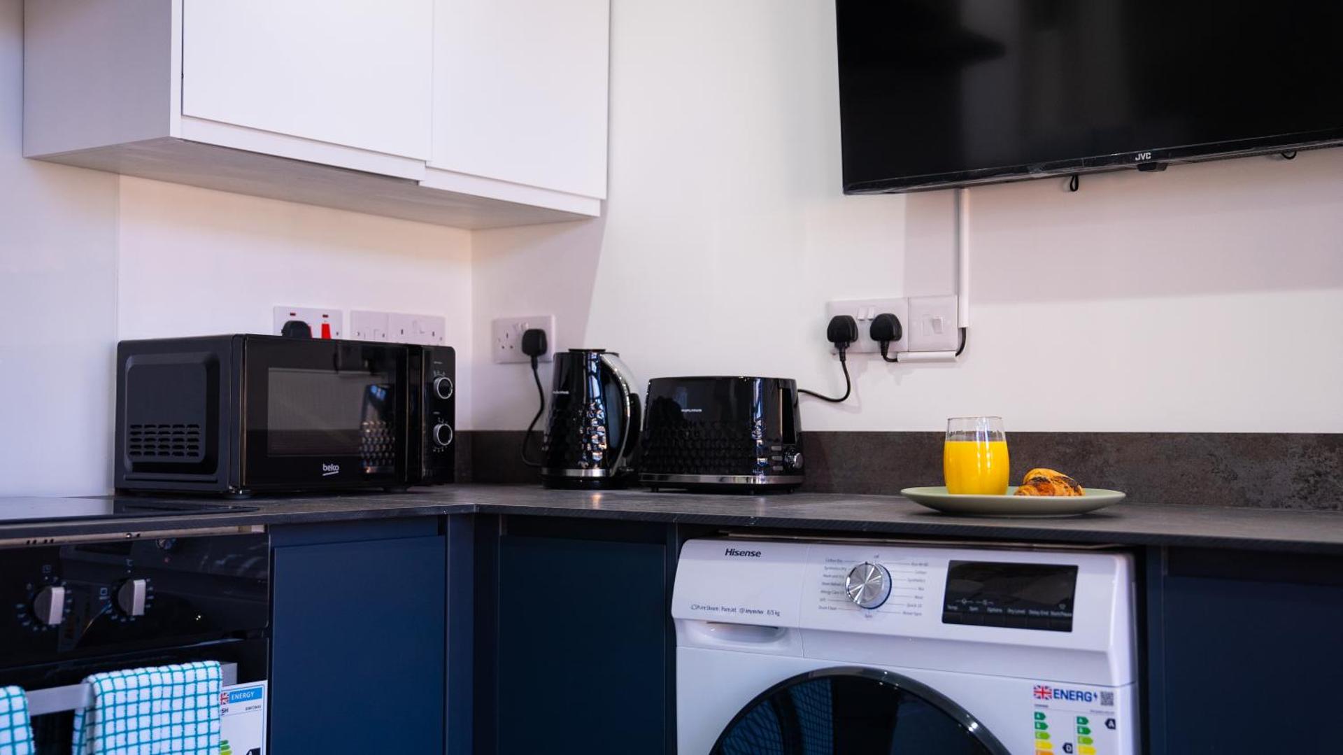 Prestige Stays Cardiff Modern 2-Bedroom Duplex Apartment near City Centre Wi-Fi & Lockbox Check-In