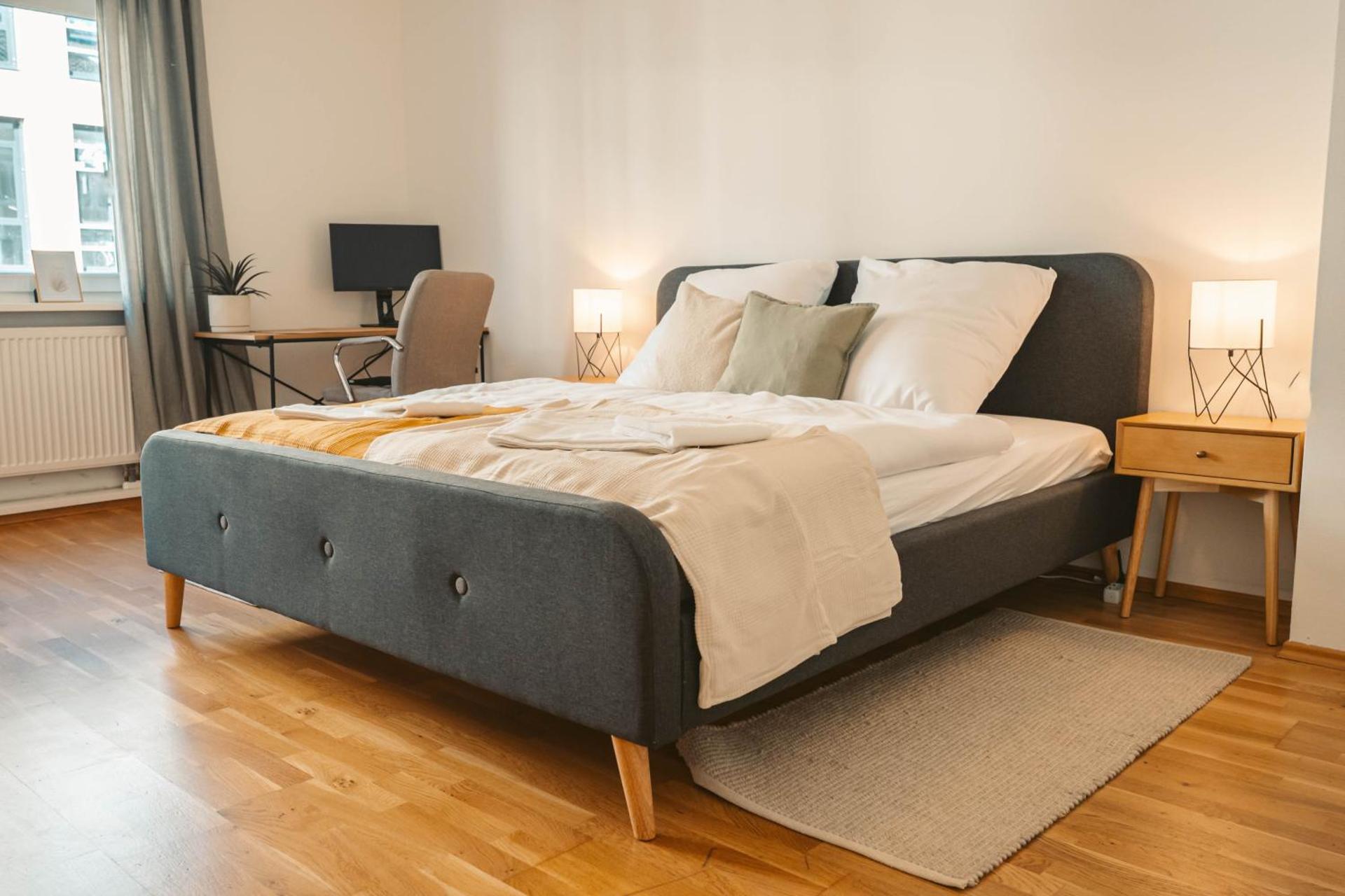 K15 Cozy, Unique & Spacious 3-Room Apartment with Balcony or Single Room by LIPA