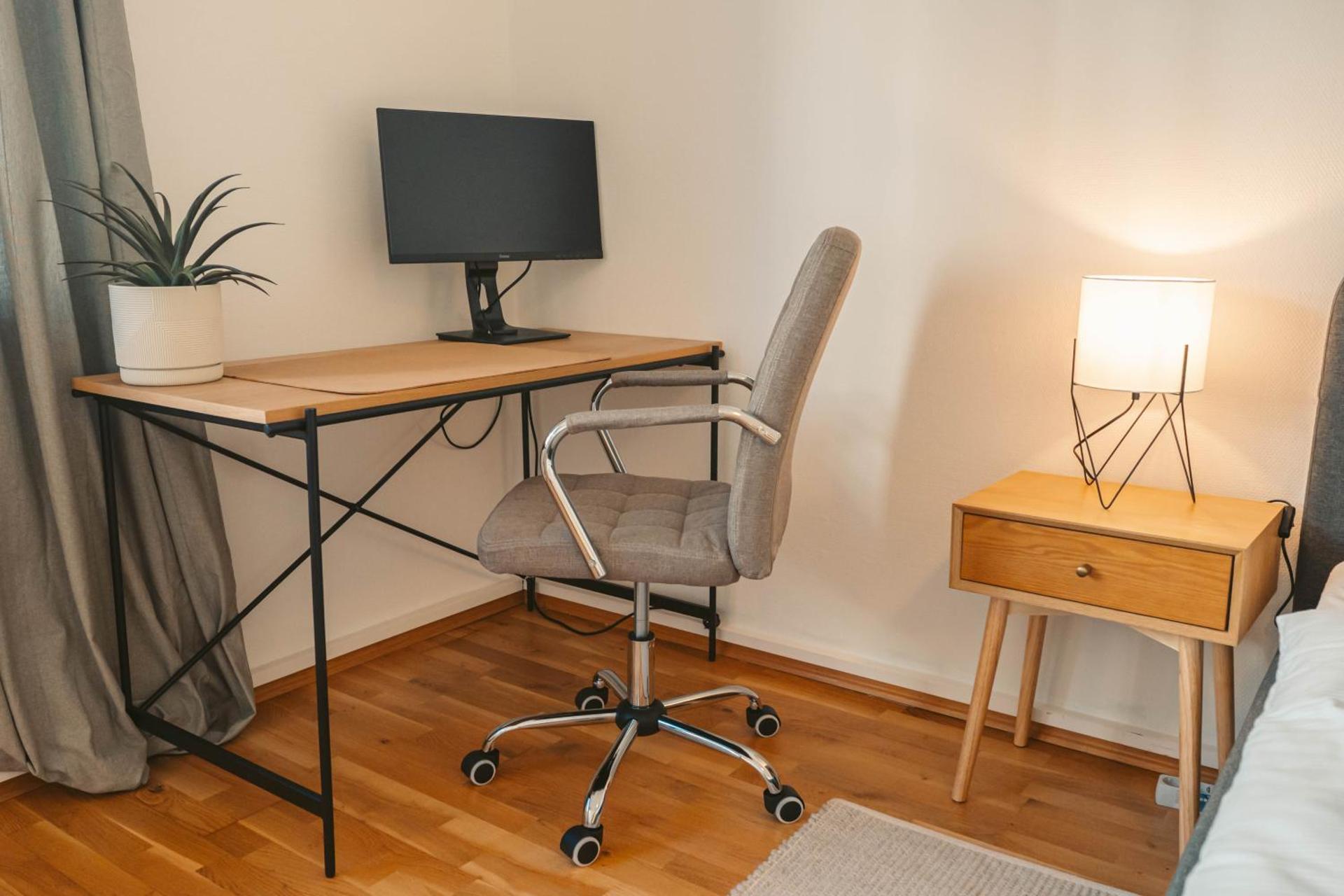 K15 Cozy, Unique & Spacious 3-Room Apartment with Balcony or Single Room by LIPA