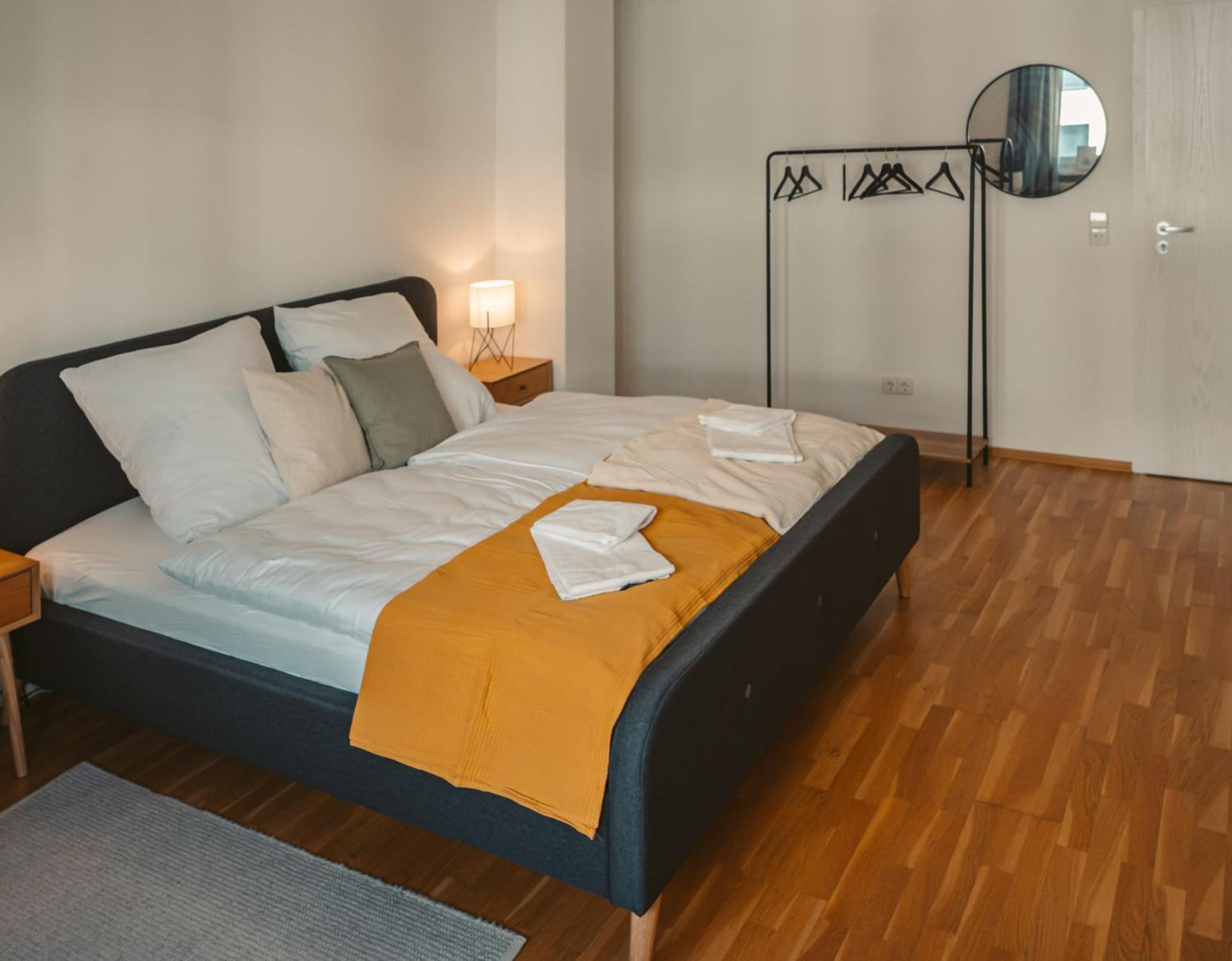 K15 Cozy, Unique & Spacious 3-Room Apartment with Balcony or Single Room by LIPA