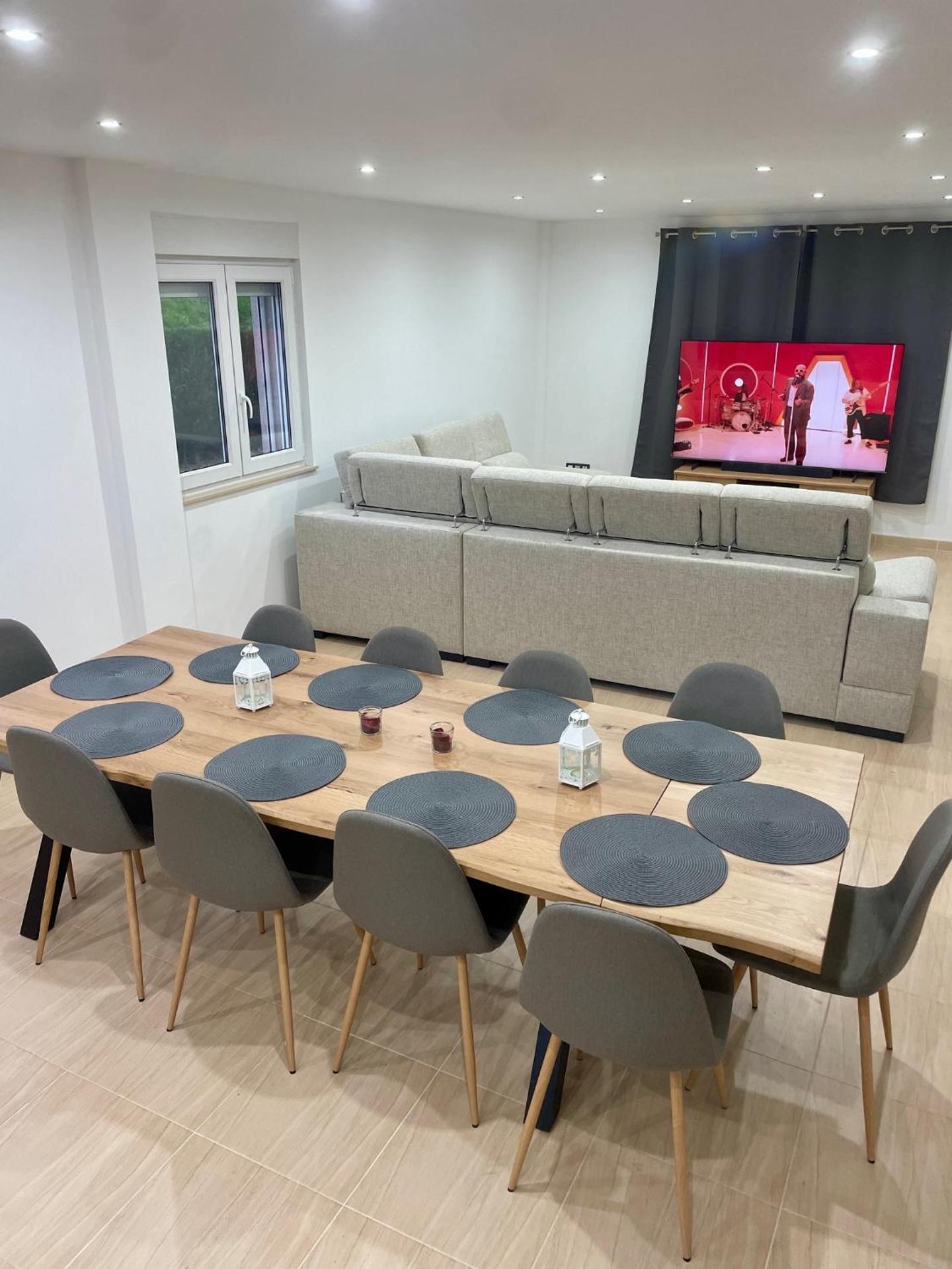 Communal lounge/ TV room