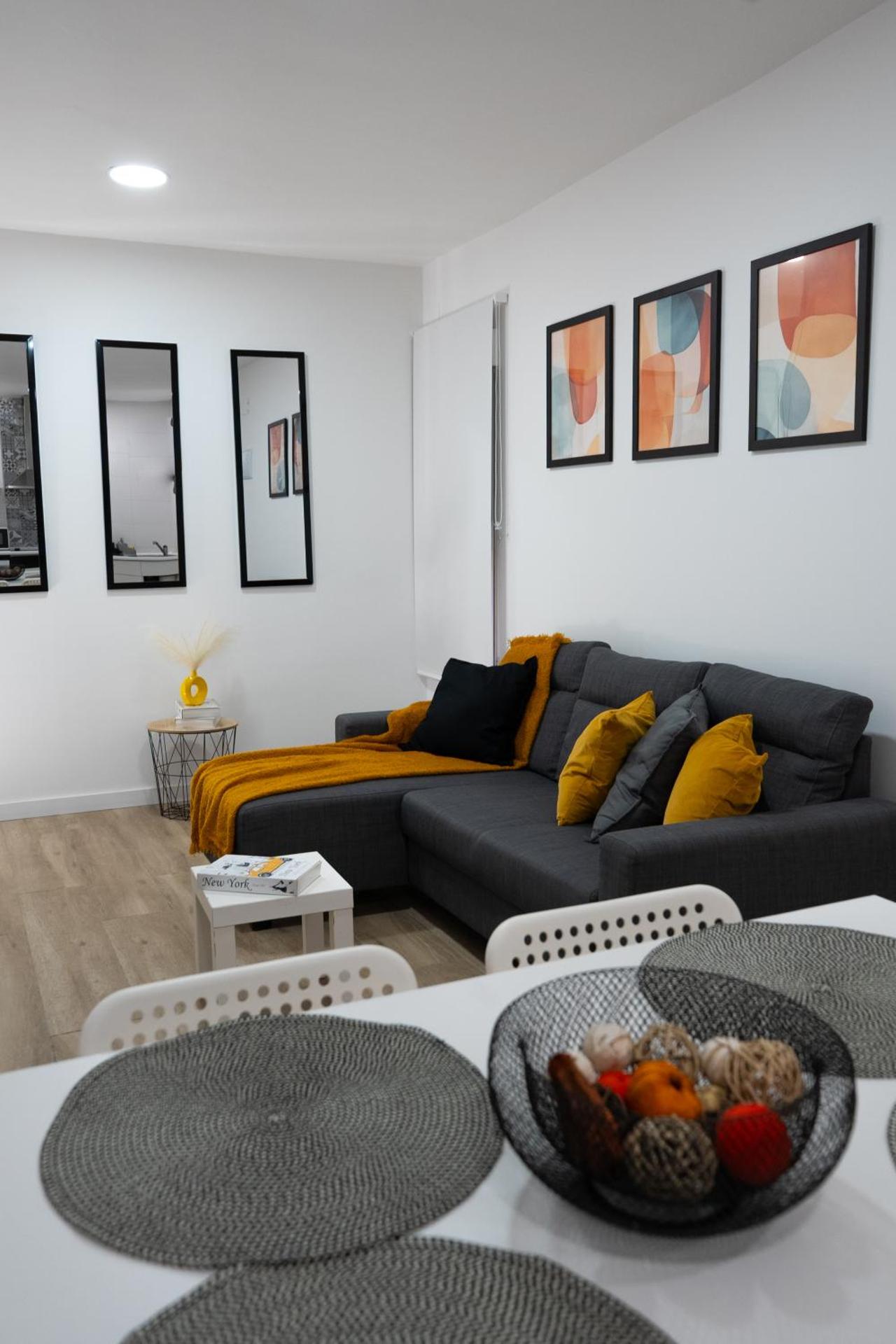 Communal lounge/ TV room