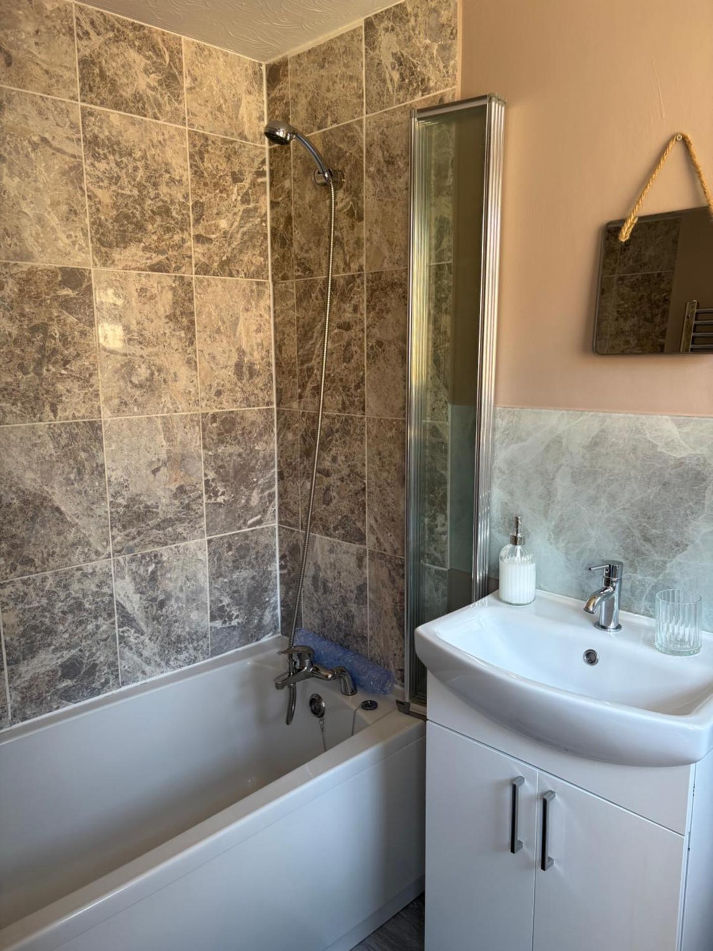 Valeries House 4 Bed 2 Bath close to beach