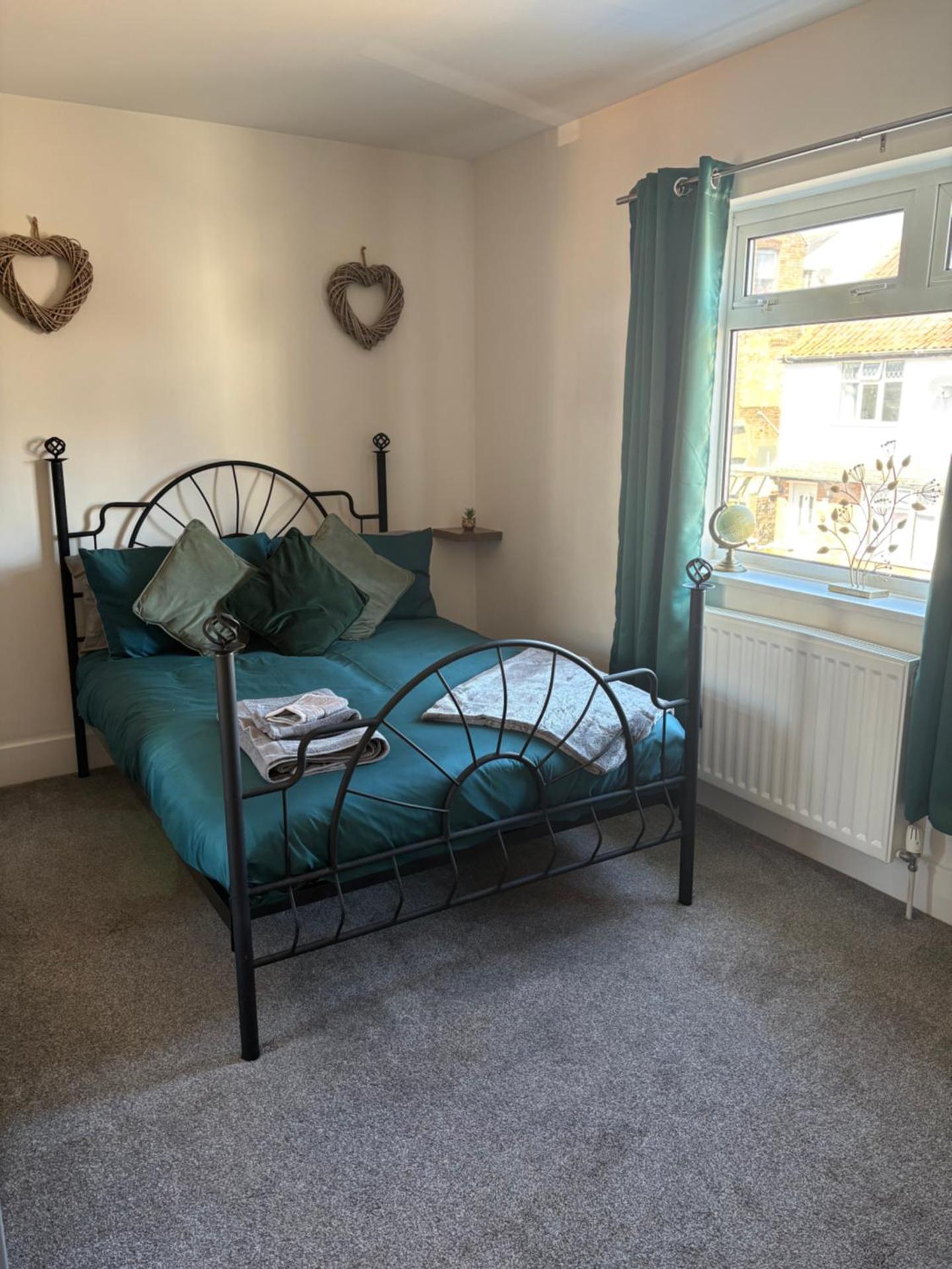 Valeries House 4 Bed 2 Bath close to beach