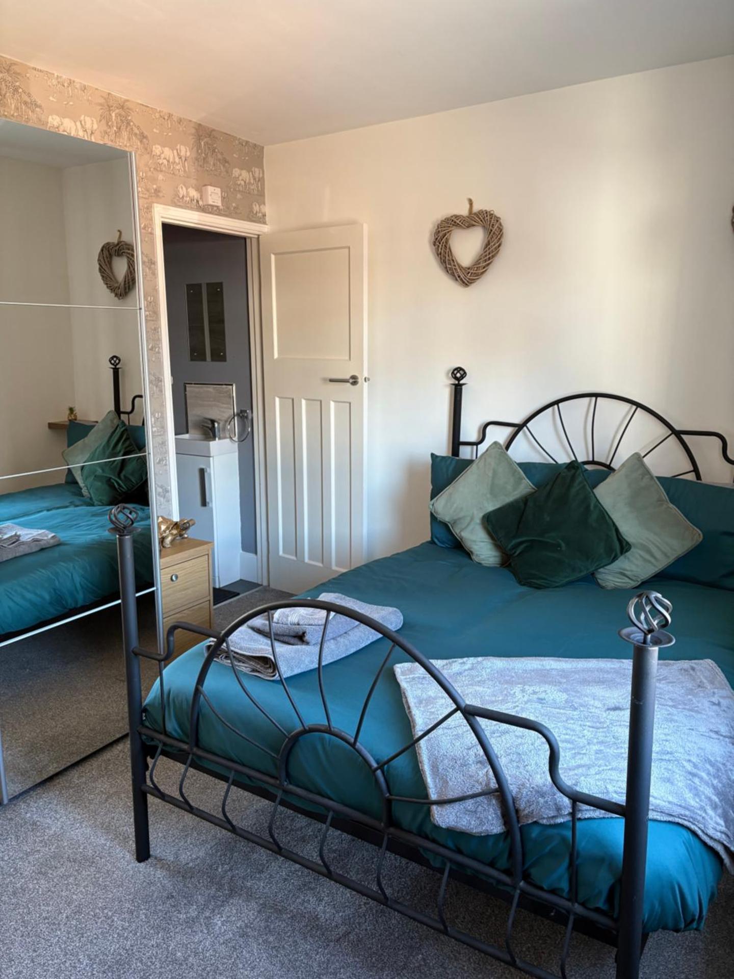 Valeries House 4 Bed 2 Bath close to beach