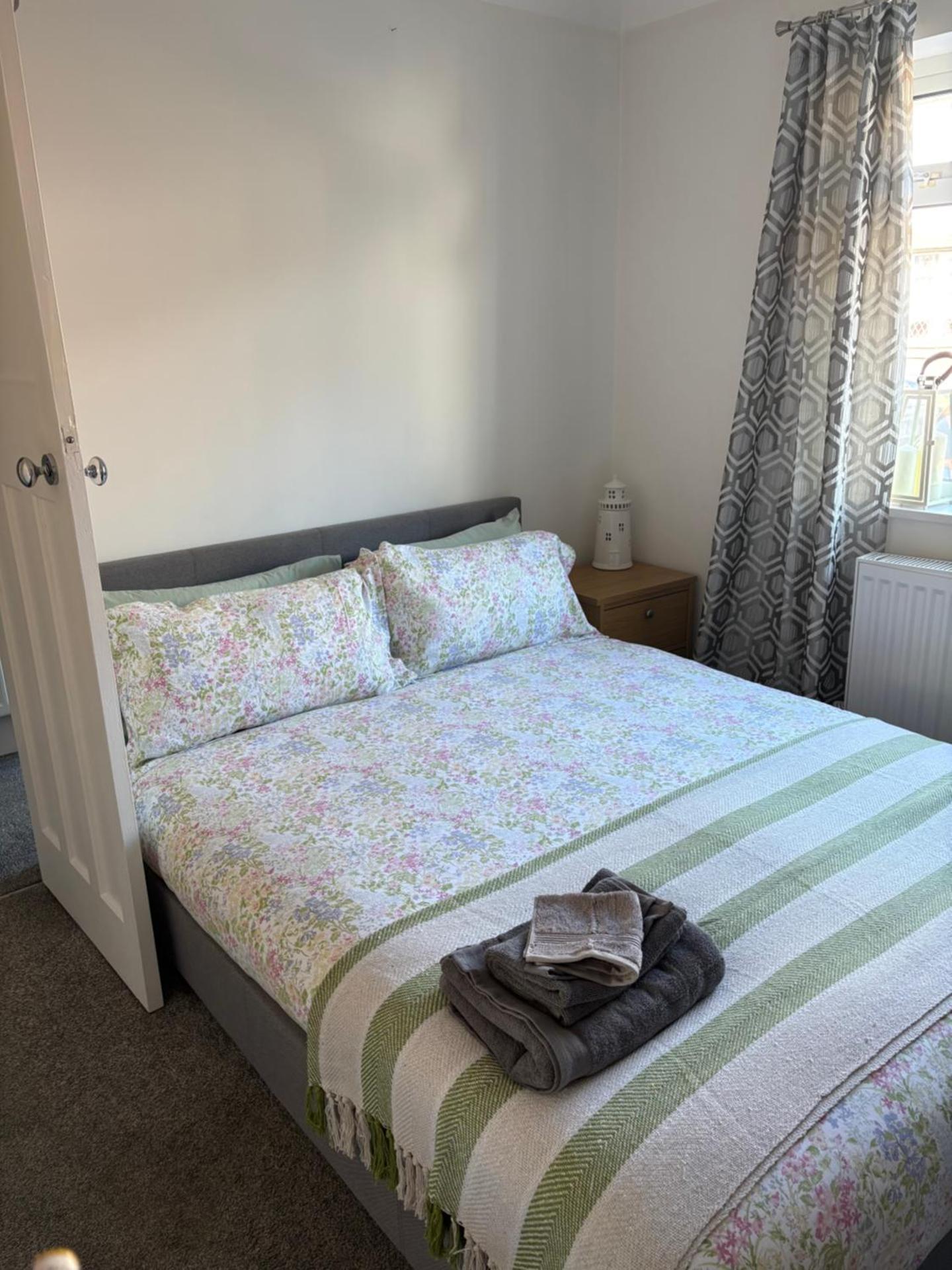 Valeries House 4 Bed 2 Bath close to beach