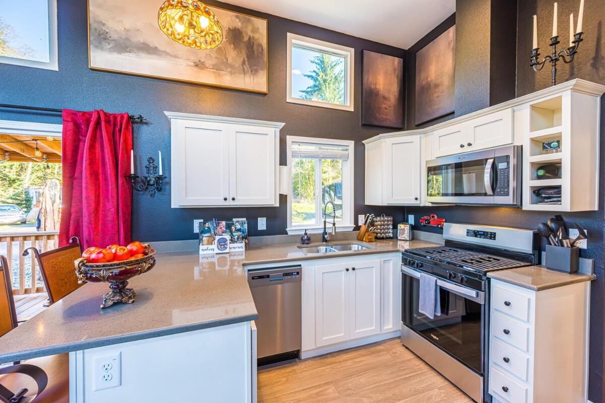 Rainforest Tiny Home Retreat #23 Twilight Edition