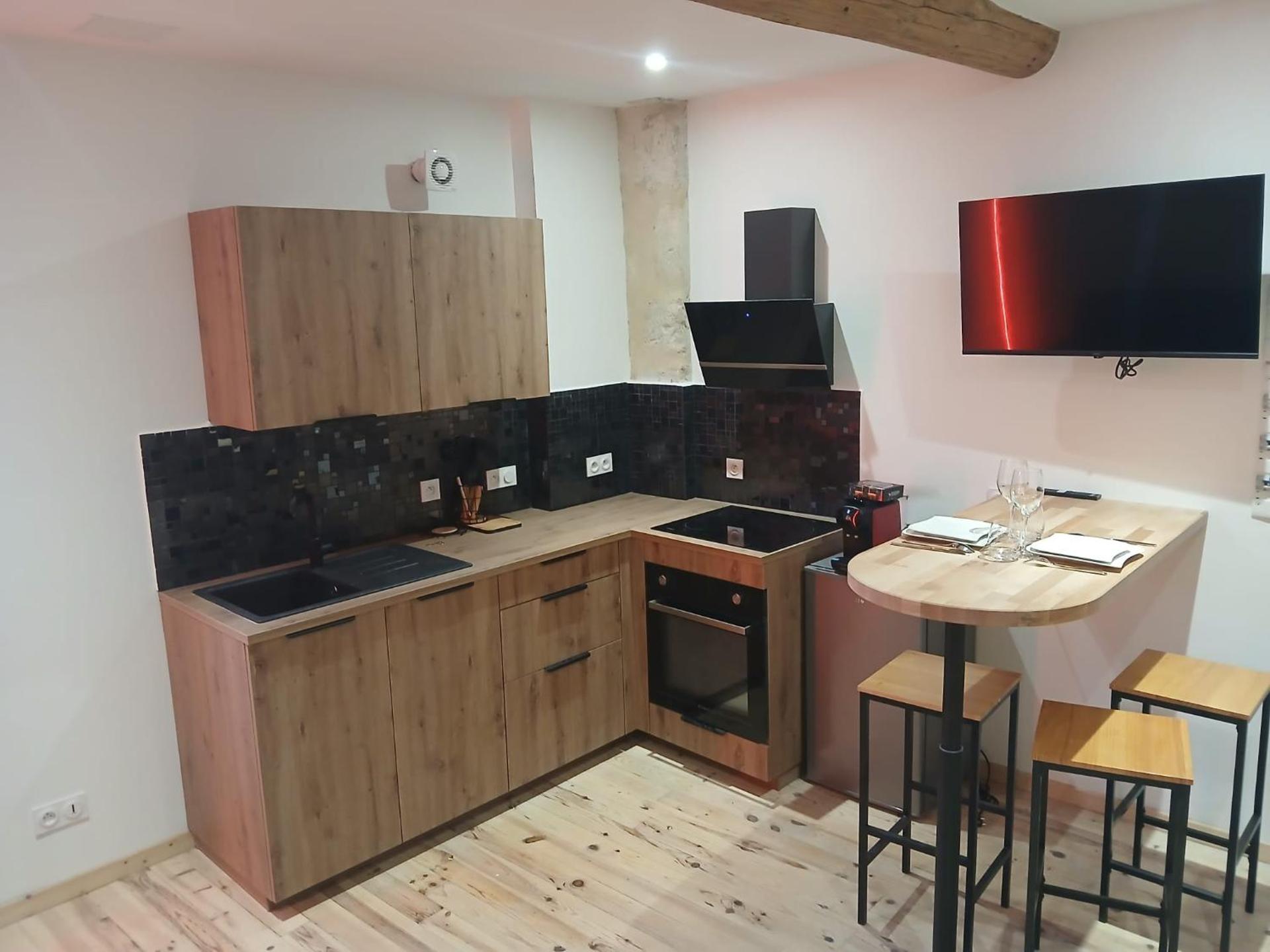 Kitchen or kitchenette