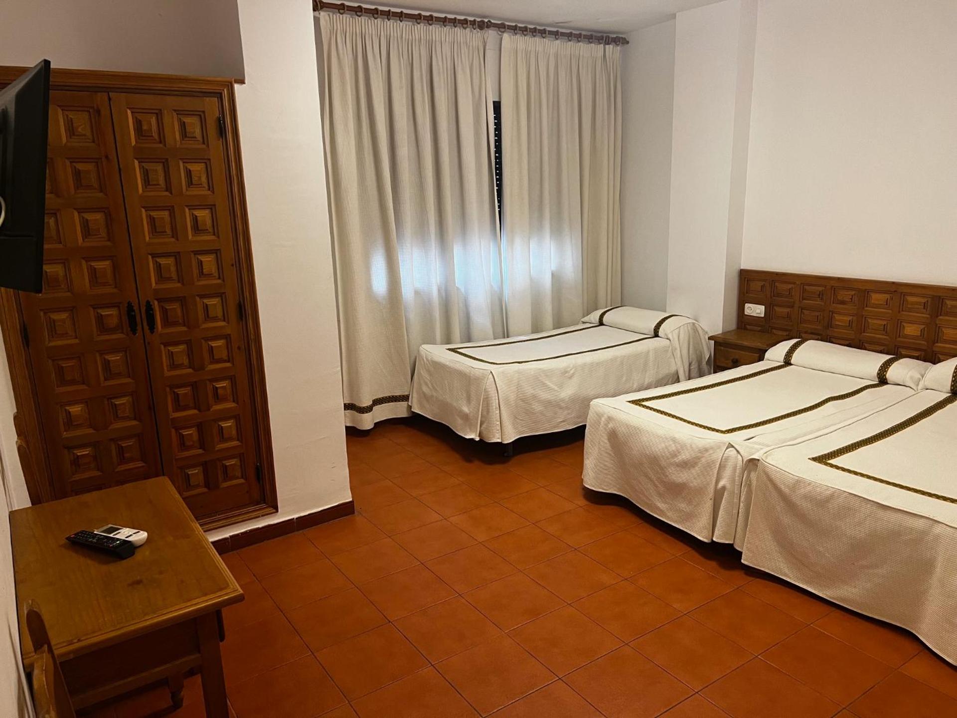 Economy Triple Room with Interior View 