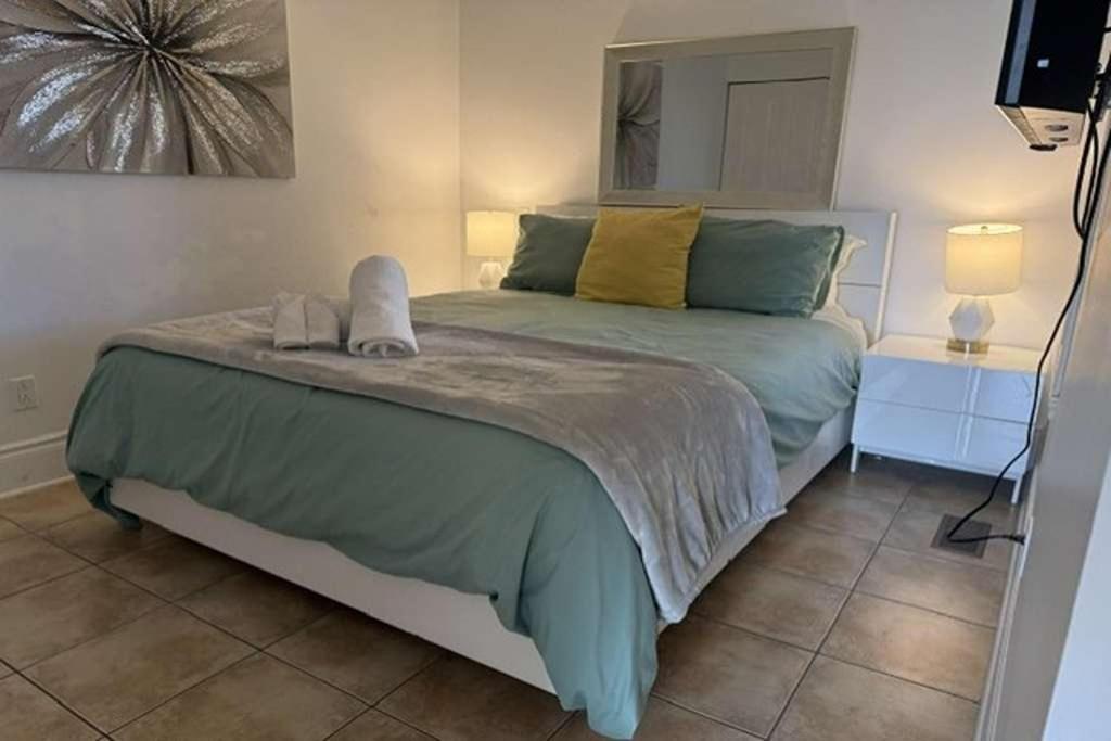 Chalet Saint-Sauveur with heated pool during Summer and Ski in Ski out!